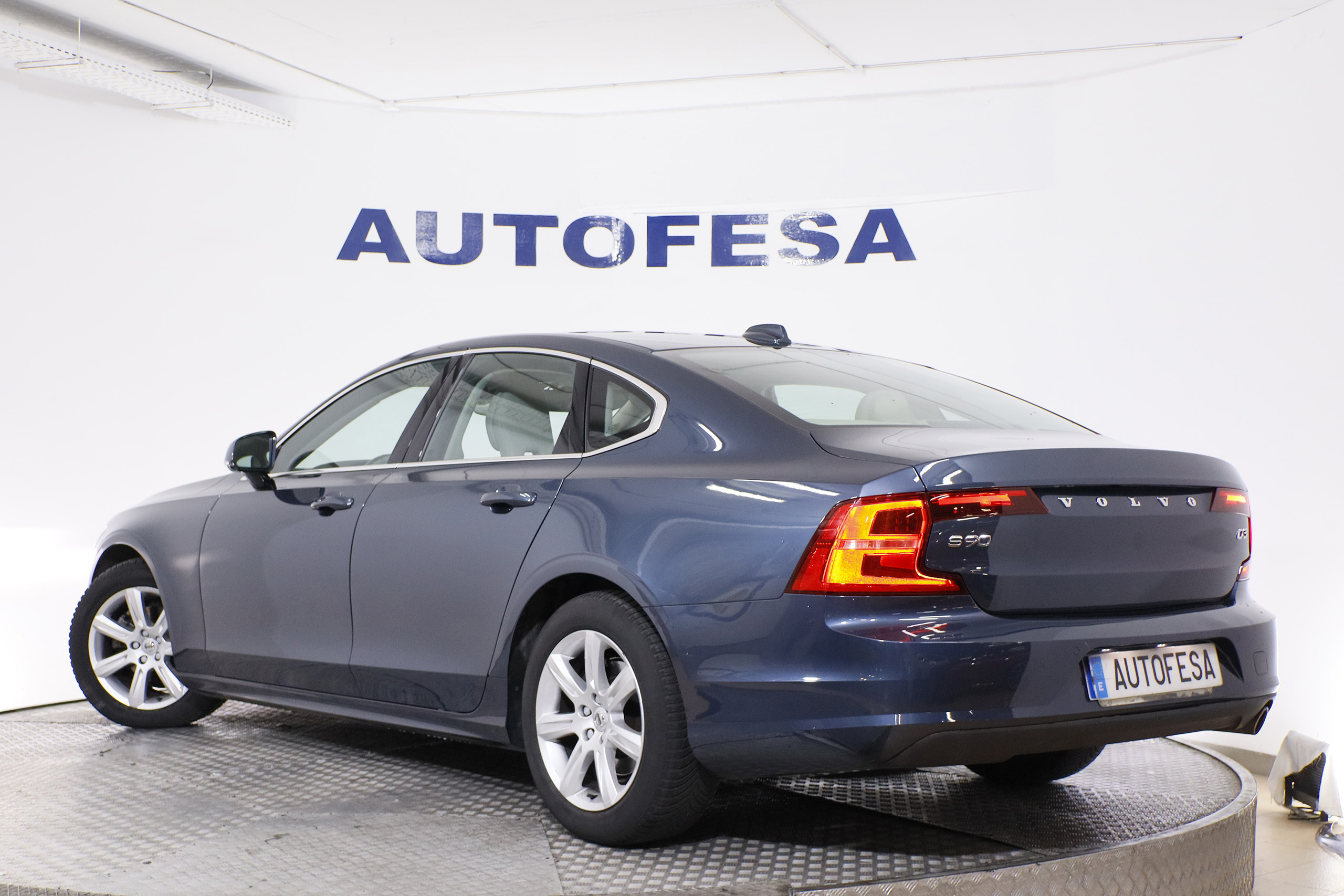 Volvo S90 D3 2.0 MOMENTUM 150CV AUTO 4P # NAVY, CUERO foto 6