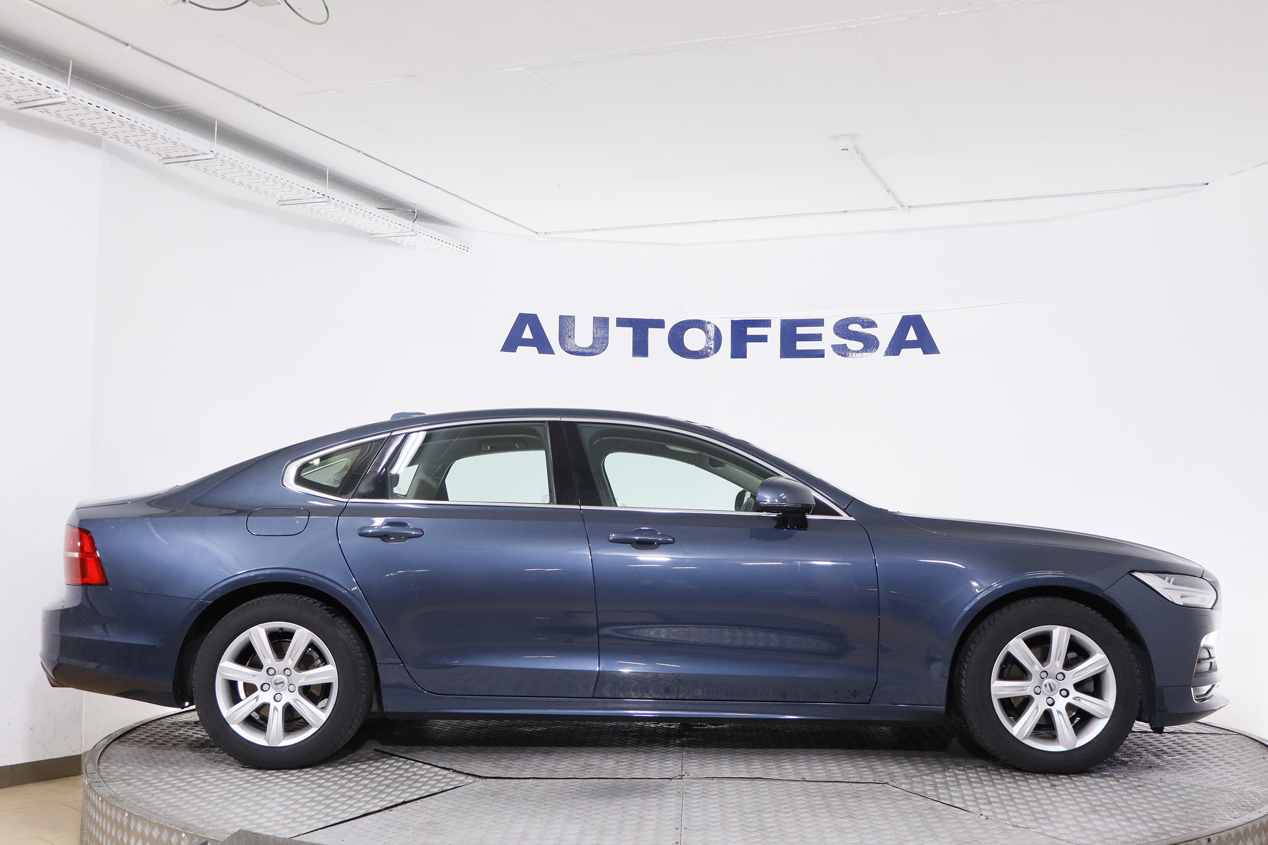 Volvo S90 D3 2.0 MOMENTUM 150CV AUTO 4P # NAVY, CUERO foto 10