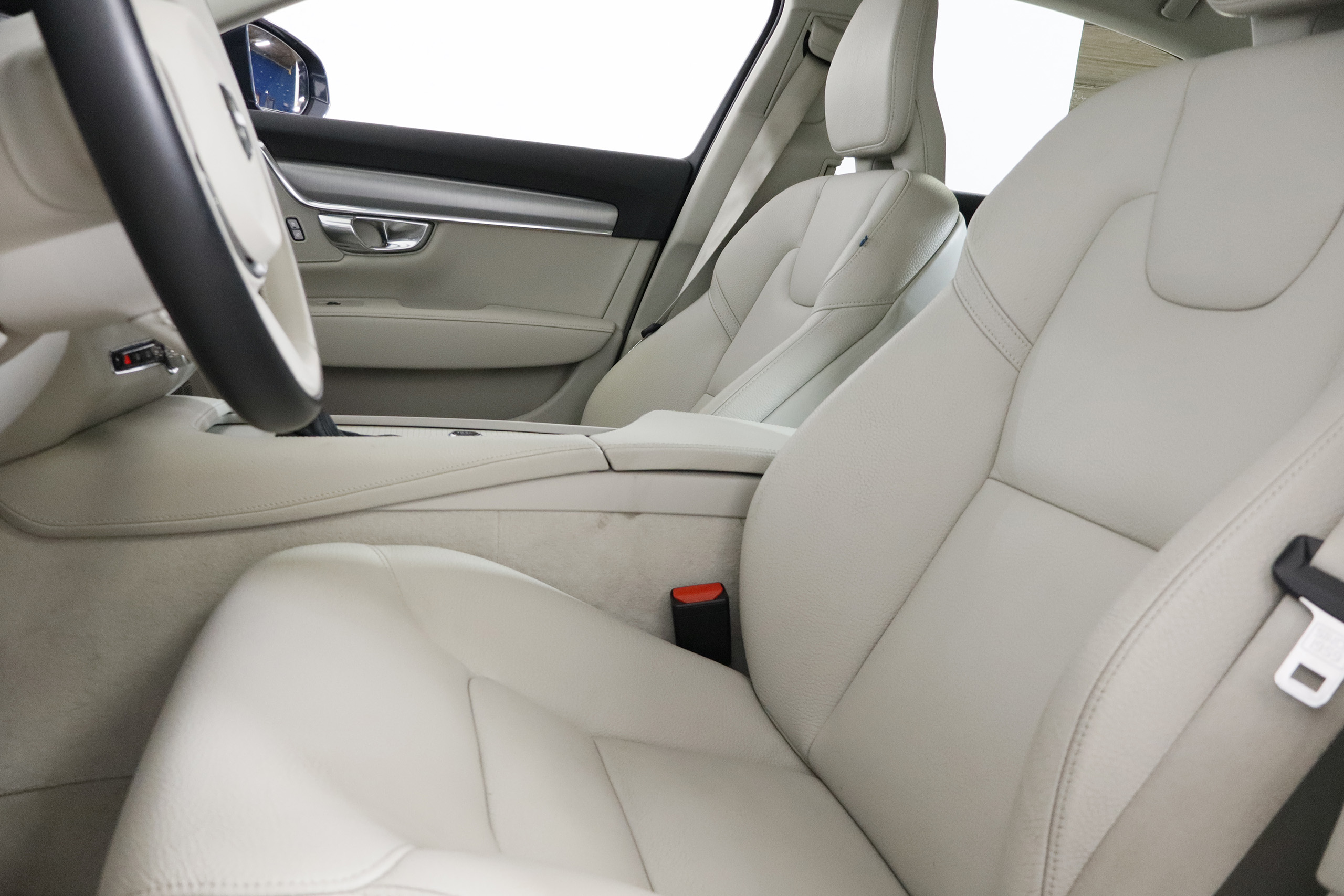 Volvo S90 D3 2.0 MOMENTUM 150CV AUTO 4P # NAVY, CUERO foto 21