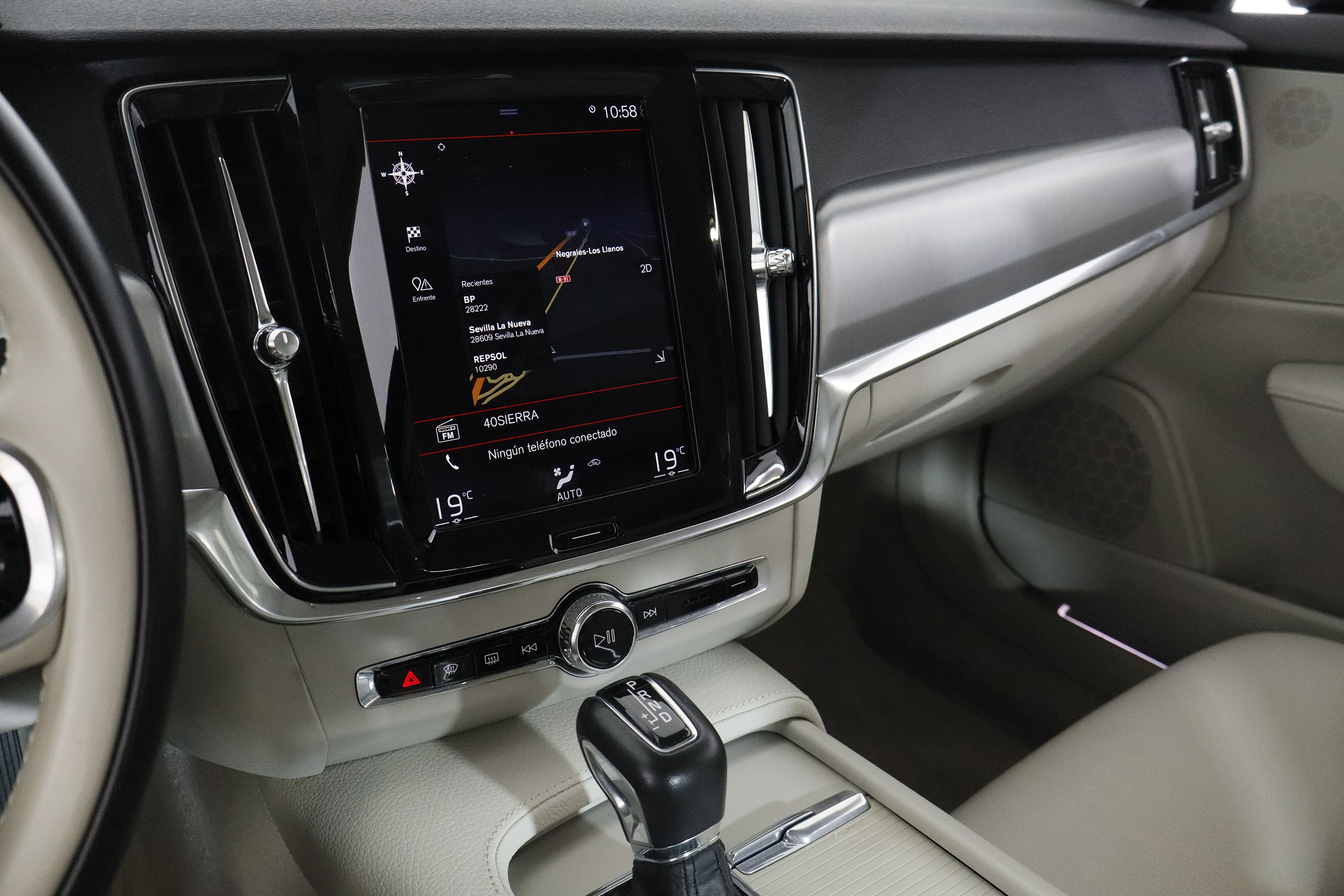 Volvo S90 D3 2.0 MOMENTUM 150CV AUTO 4P # NAVY, CUERO foto 19