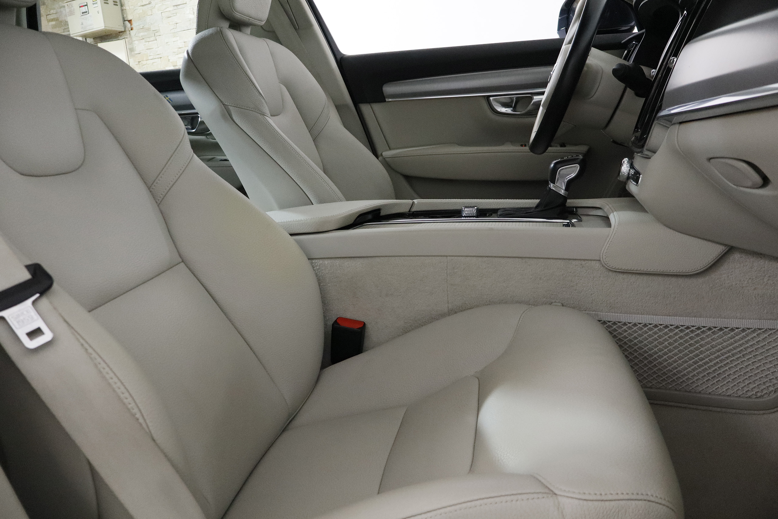 Volvo S90 D3 2.0 MOMENTUM 150CV AUTO 4P # NAVY, CUERO foto 22