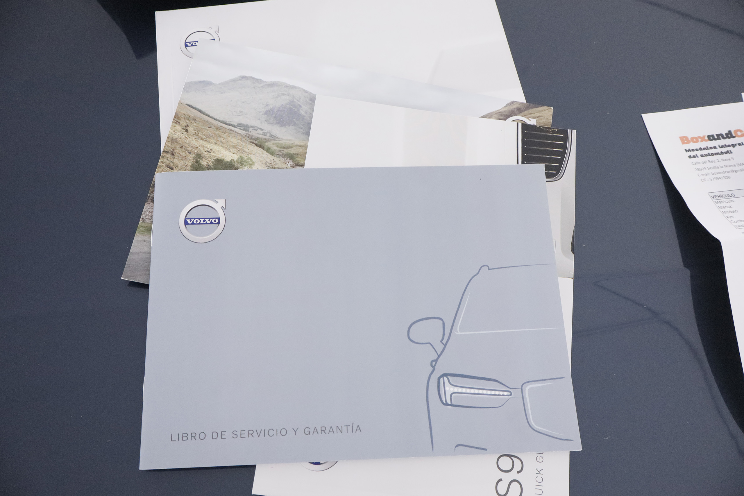 Volvo S90 D3 2.0 MOMENTUM 150CV AUTO 4P # NAVY, CUERO foto 24