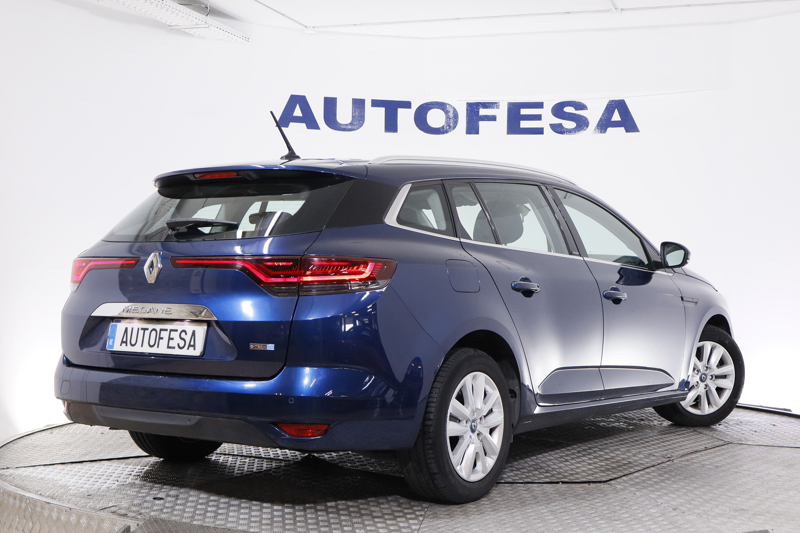 Renault Megane 1.6 SPORT TOURER E-TECH 160CV AUTO 5P # NAVY, PARKTRONIC. FAROS LED foto 9