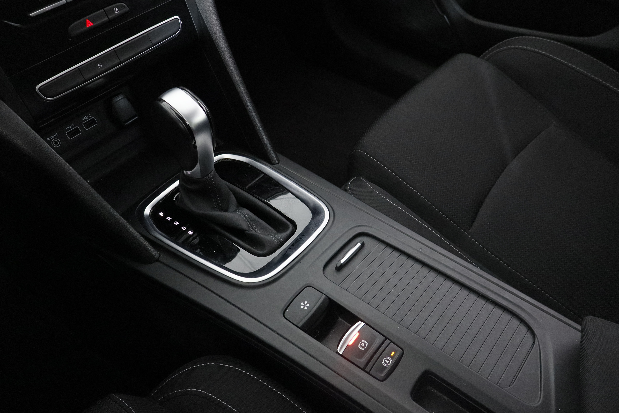 Renault Megane 1.6 SPORT TOURER E-TECH 160CV AUTO 5P # NAVY, PARKTRONIC. FAROS LED foto 18