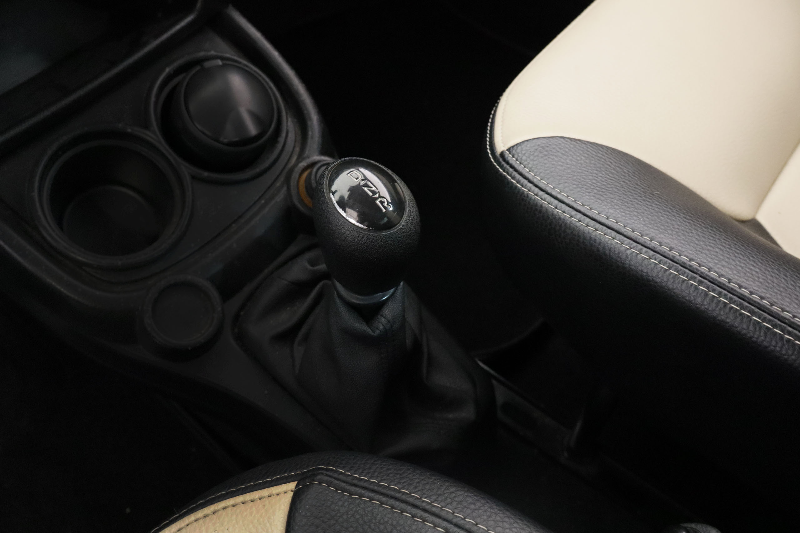 Aixam S8 COUPE S8 COUPE 9CV AUTO 3P # CUERO foto 17