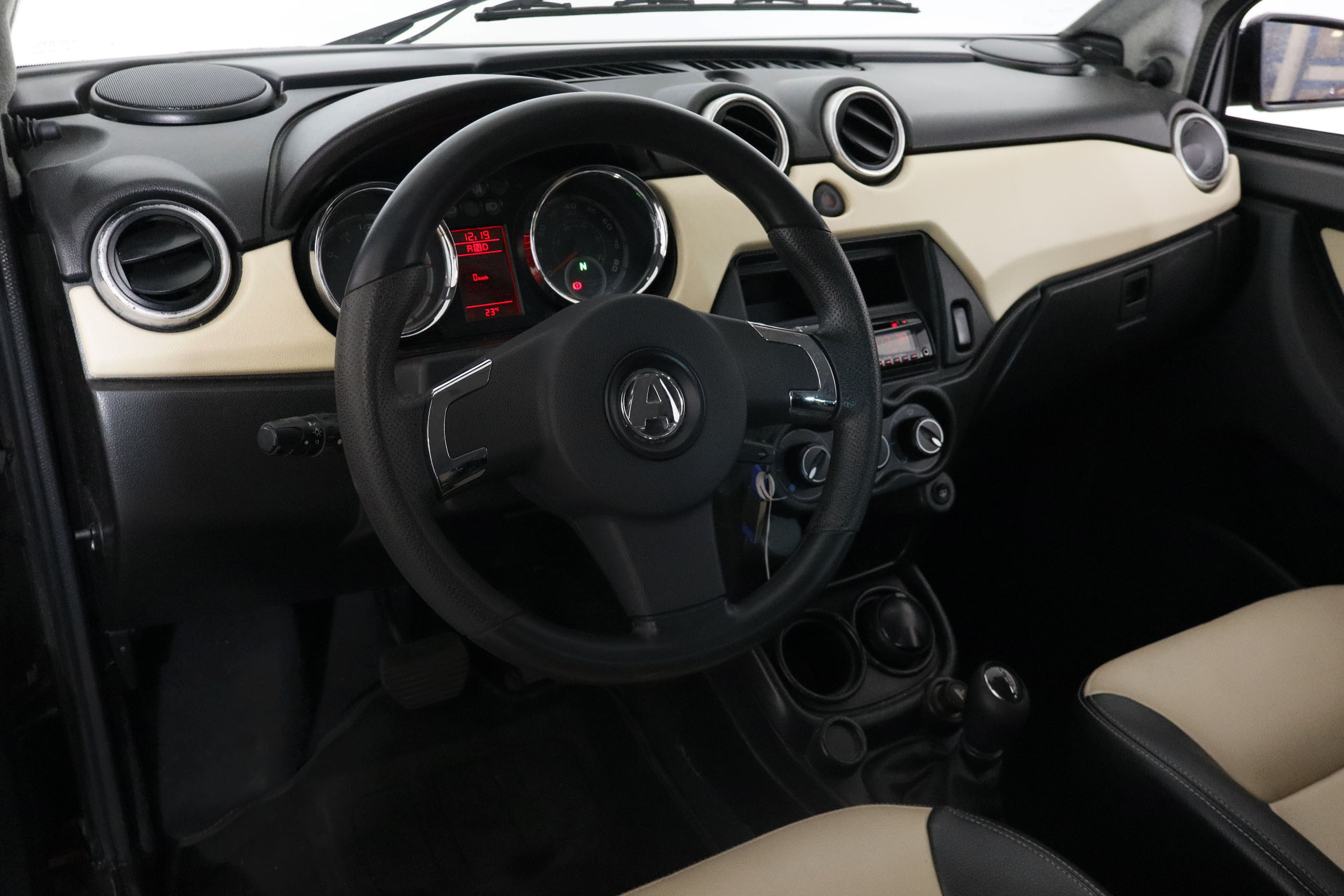 Aixam S8 COUPE S8 COUPE 9CV AUTO 3P # CUERO foto 14