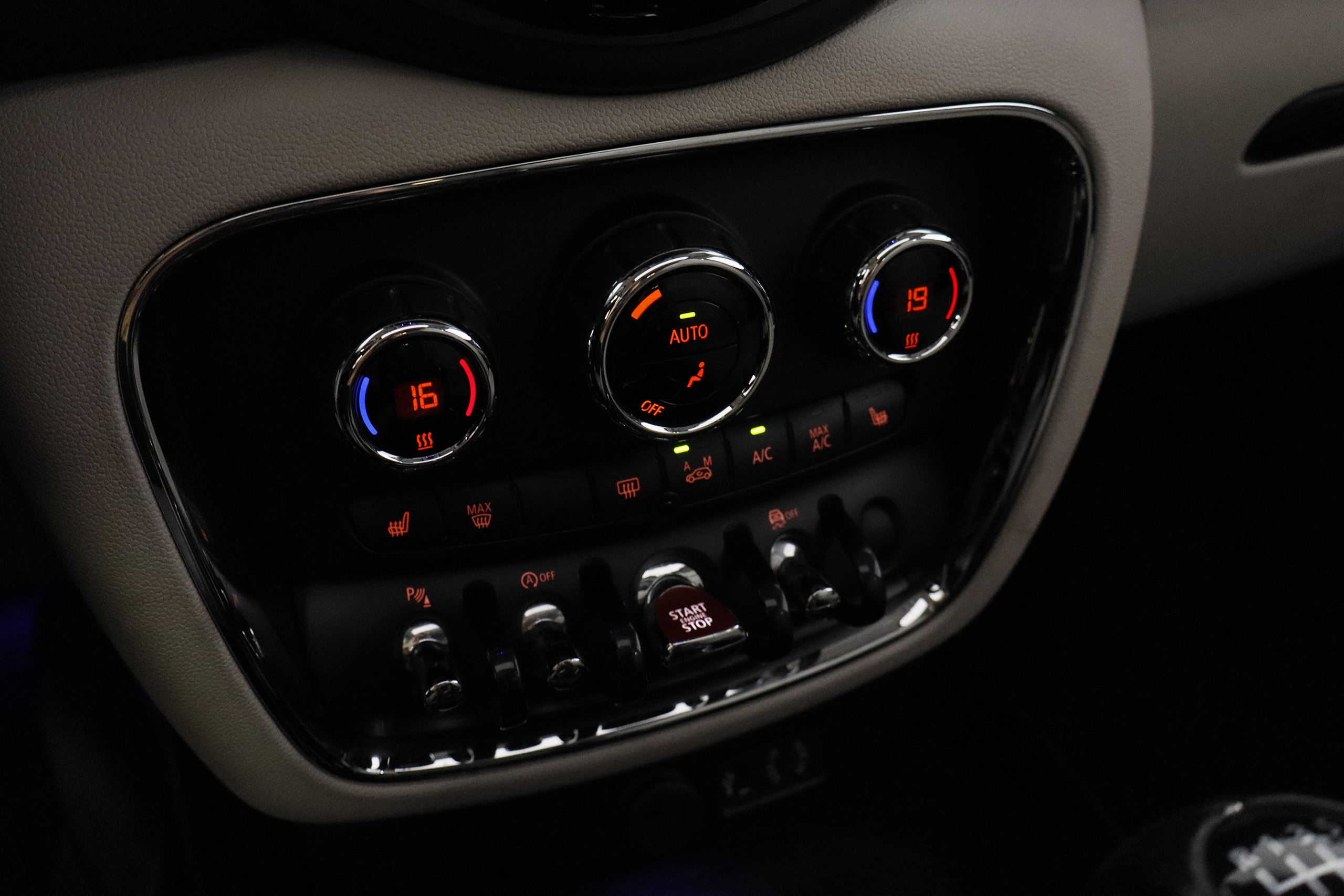 Mini Cooper SD Clubman 2.0 190CV CHILI 5P # TECHO ELE PANORAMICO, NAVY, CUERO foto 19