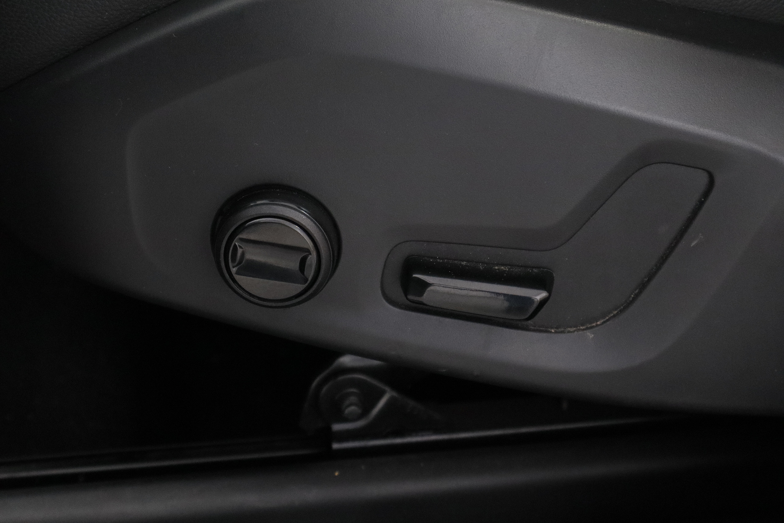 Volvo Xc 60 2.0 T8 HIBRIDO ENCHUFABLE 408CV BUSINESS PLUS AWD AUTO 5P # IVA DEDUCIBLE, TECHO ELE PANORAMICO, NAVY foto 26