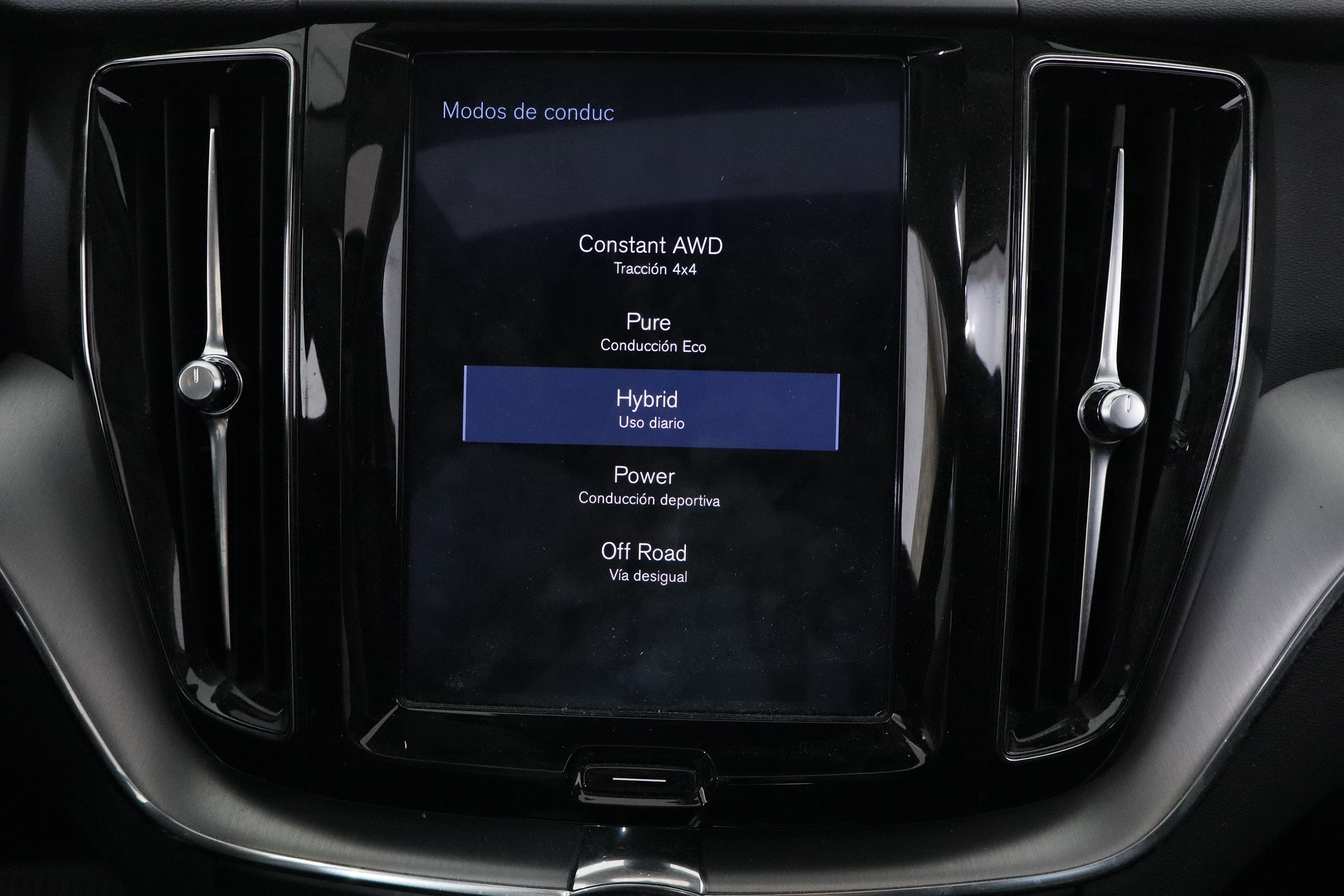 Volvo Xc 60 2.0 T8 HIBRIDO ENCHUFABLE 408CV BUSINESS PLUS AWD AUTO 5P # IVA DEDUCIBLE, TECHO ELE PANORAMICO, NAVY foto 23