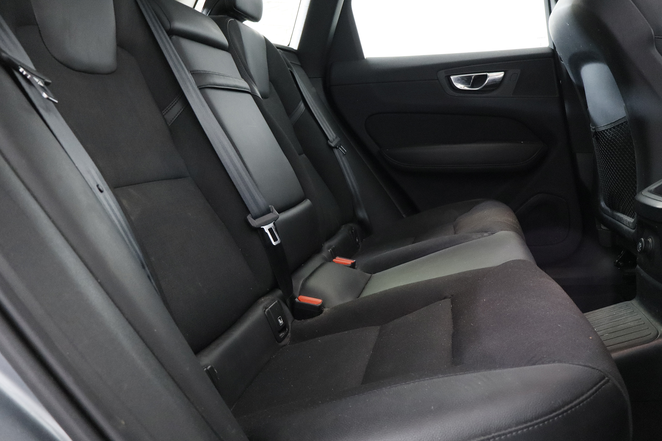 Volvo Xc 60 2.0 T8 HIBRIDO ENCHUFABLE 408CV BUSINESS PLUS AWD AUTO 5P # IVA DEDUCIBLE, TECHO ELE PANORAMICO, NAVY foto 29