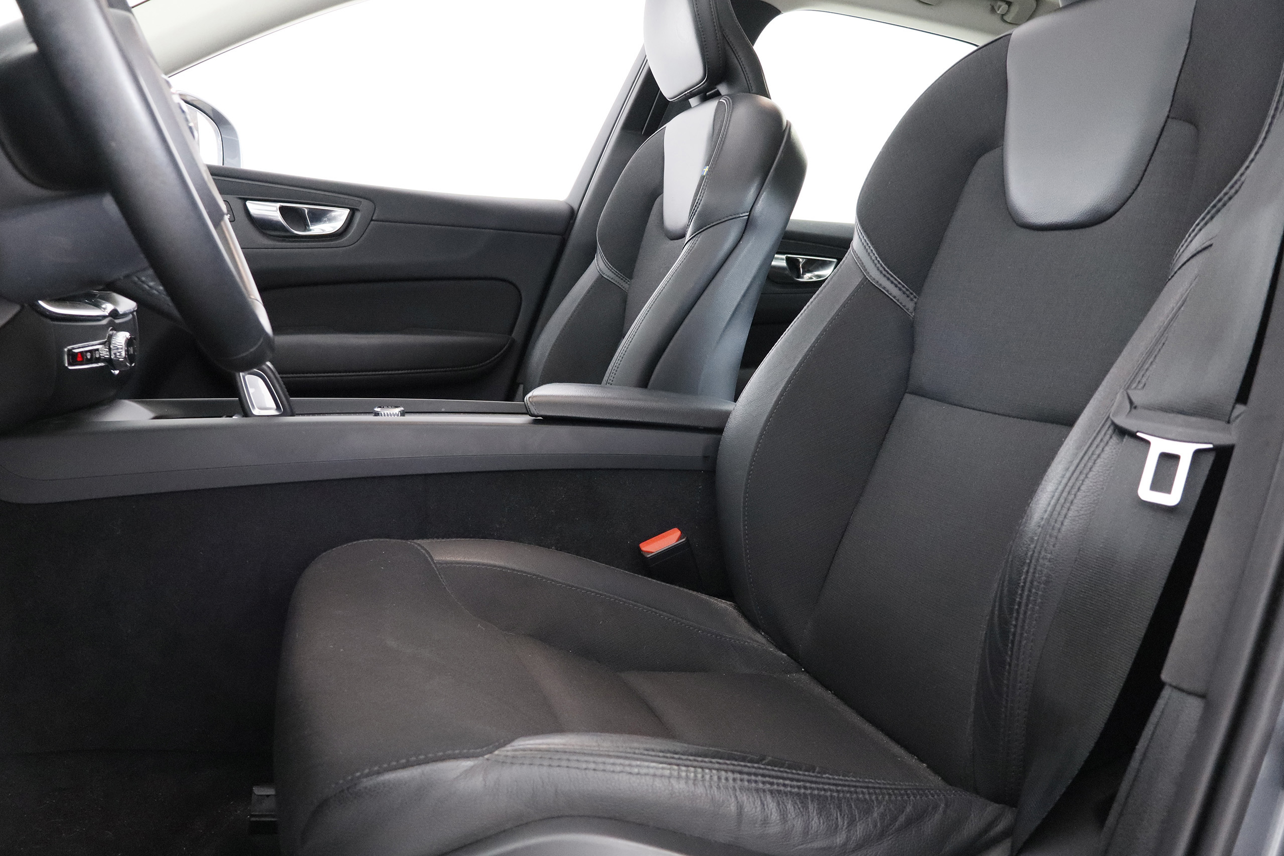 Volvo Xc 60 2.0 T8 HIBRIDO ENCHUFABLE 408CV BUSINESS PLUS AWD AUTO 5P # IVA DEDUCIBLE, TECHO ELE PANORAMICO, NAVY foto 27