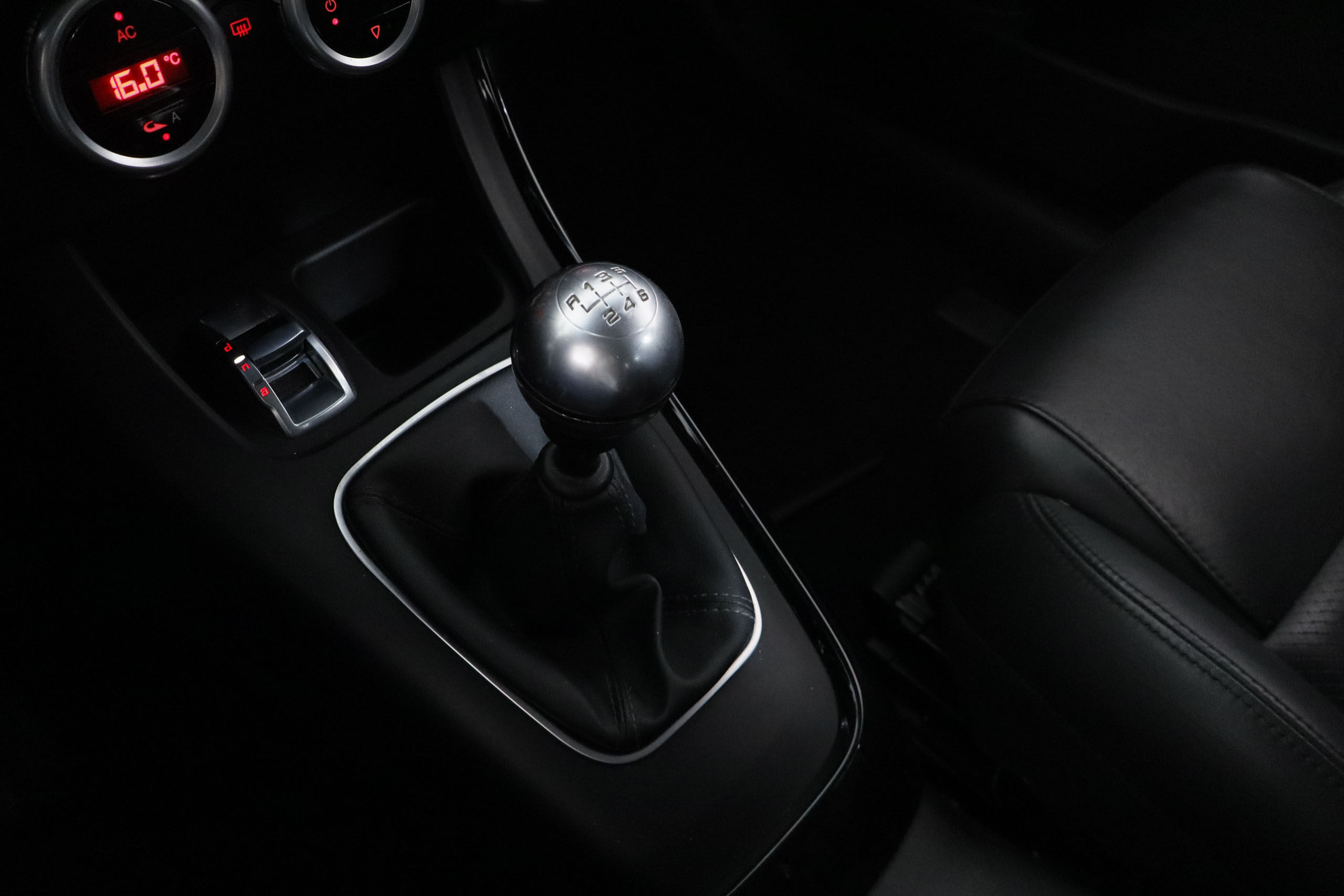 Alfa Romeo Giulietta 2.0 JTDM 140CV 5P # CUERO,PARKTRONIC foto 20