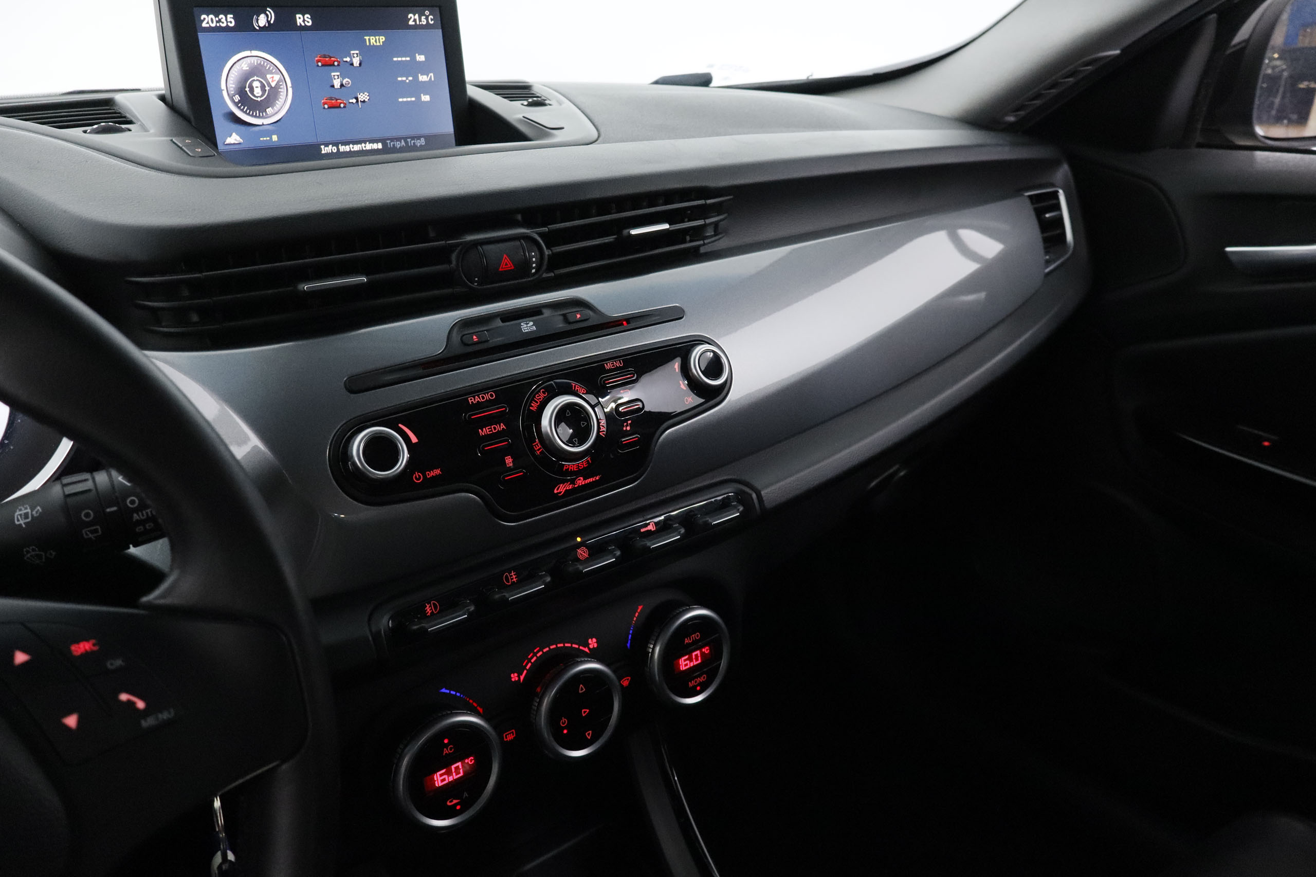 Alfa Romeo Giulietta 2.0 JTDM 140CV 5P # CUERO,PARKTRONIC foto 17