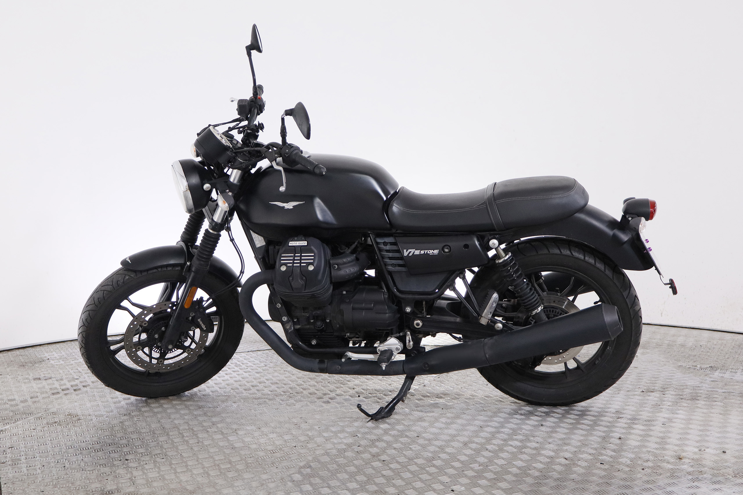 Moto-Guzzi V 7 MOTO GUZZI V7 III BLACK STONE 52CV foto 6