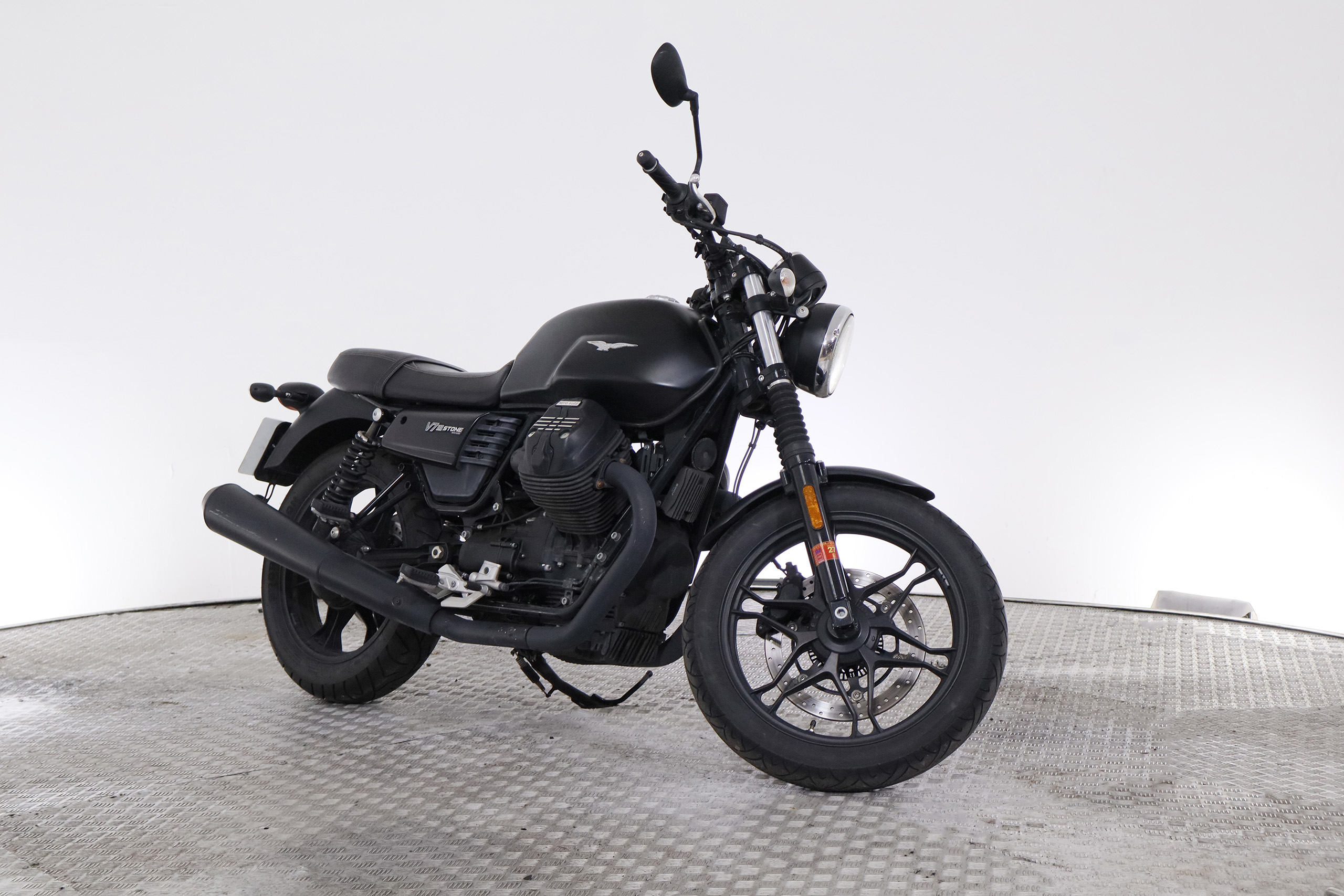 Moto-Guzzi V 7 MOTO GUZZI V7 III BLACK STONE 52CV foto 5