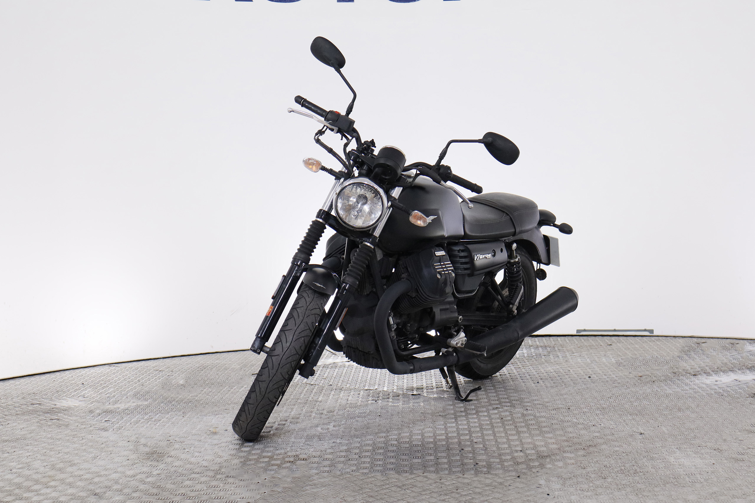Moto-Guzzi V 7 MOTO GUZZI V7 III BLACK STONE 52CV foto 2