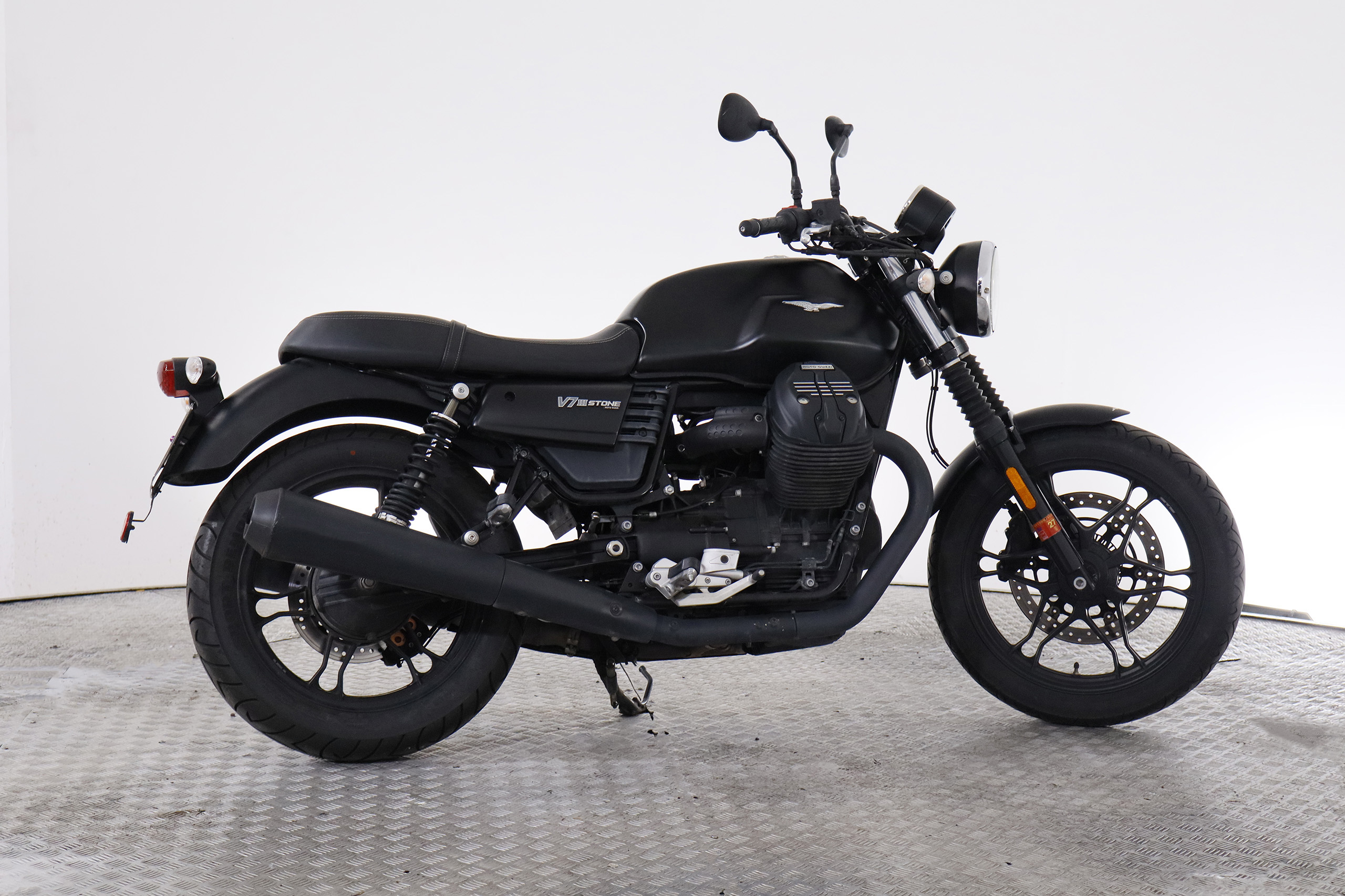 Moto-Guzzi V 7 MOTO GUZZI V7 III BLACK STONE 52CV foto 11