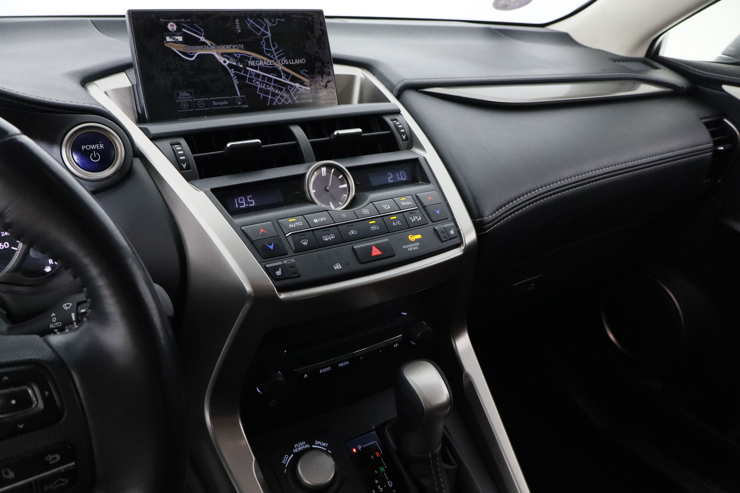 Lexus Nx 300h 2.5L HYBRID EXECUTIVE 4WD AUTO 197CV 5P # CUERO,NAVY,FAROS LED foto 17