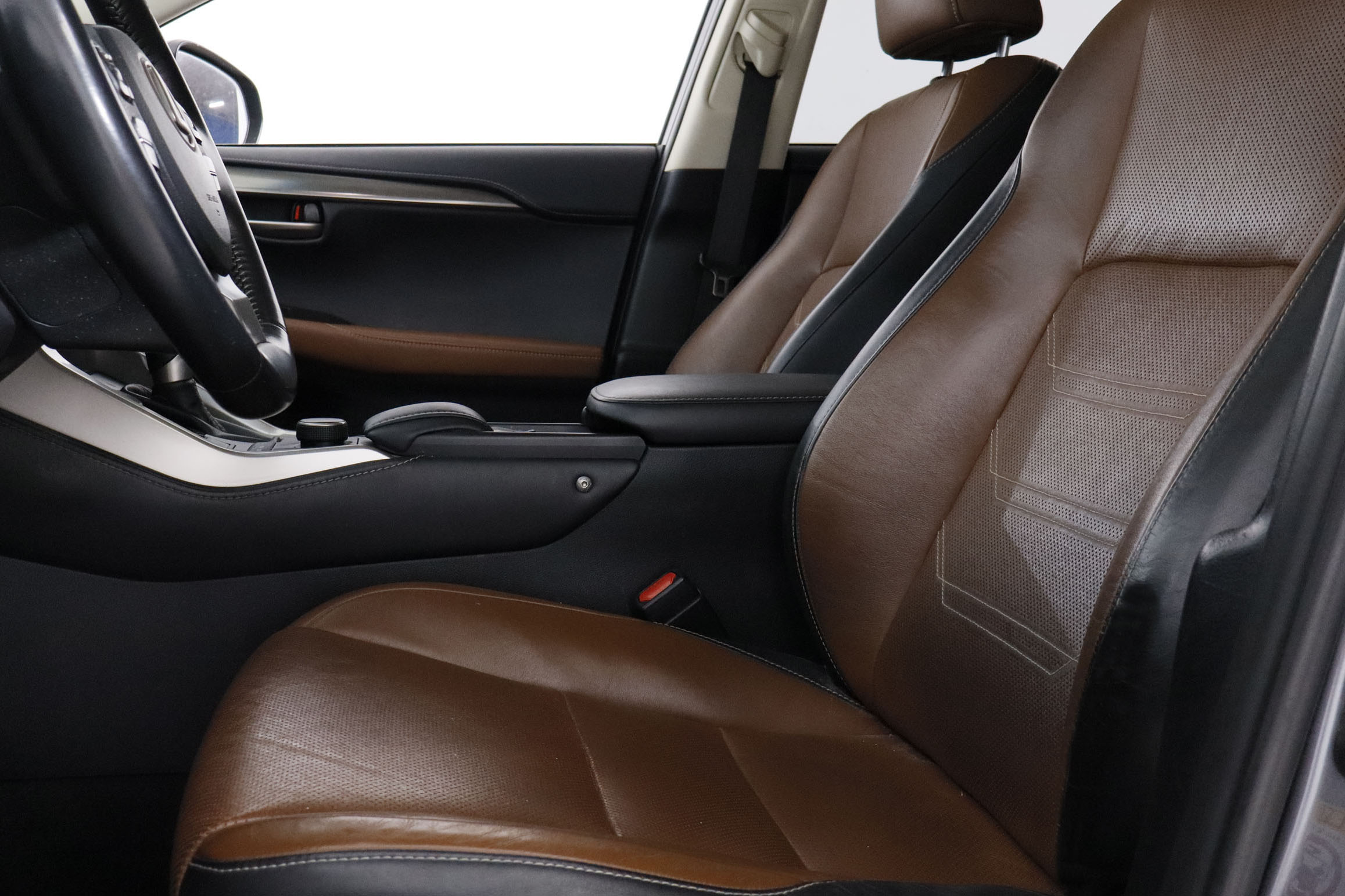 Lexus Nx 300h 2.5L HYBRID EXECUTIVE 4WD AUTO 197CV 5P # CUERO,NAVY,FAROS LED foto 22