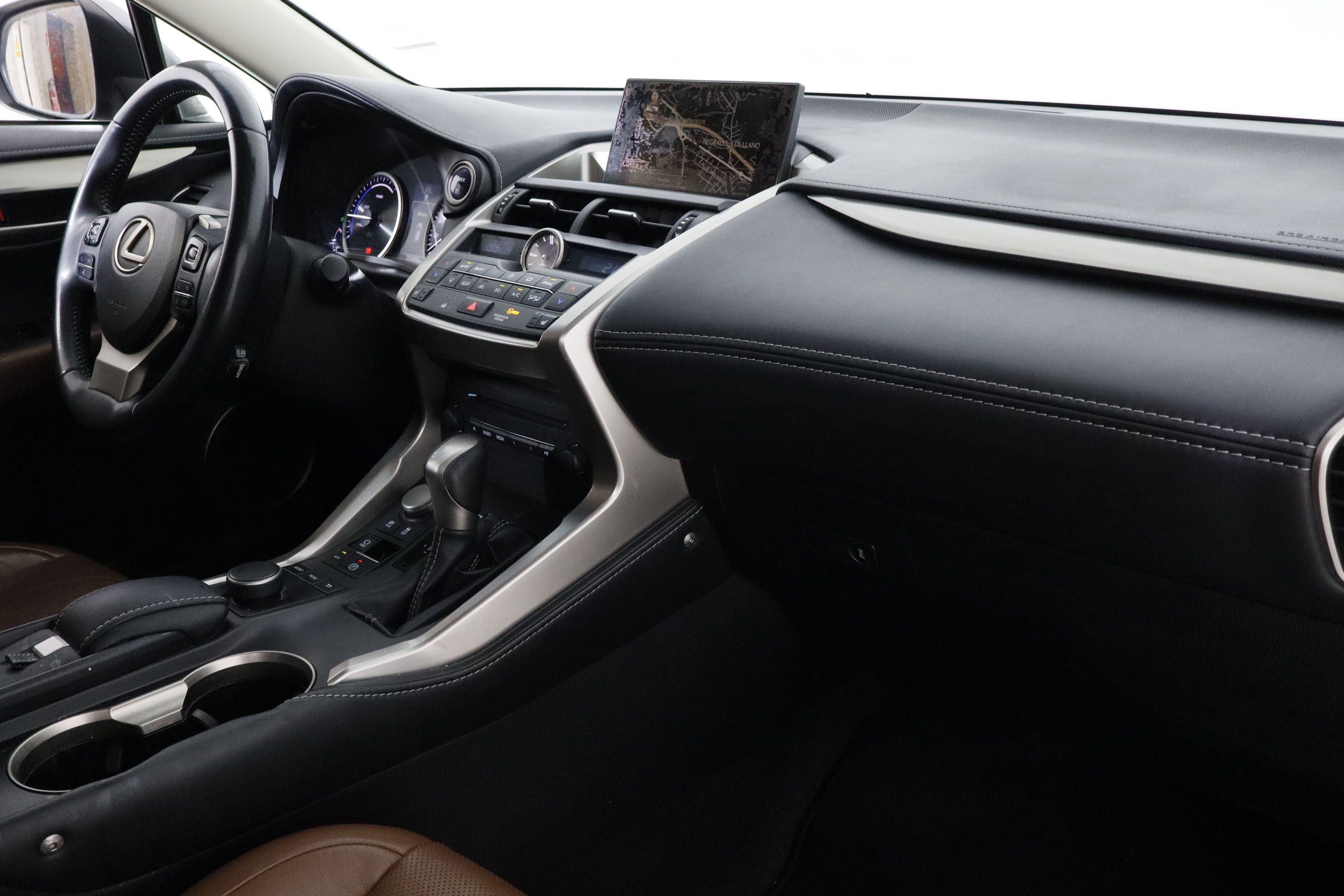 Lexus Nx 300h 2.5L HYBRID EXECUTIVE 4WD AUTO 197CV 5P # CUERO,NAVY,FAROS LED foto 15