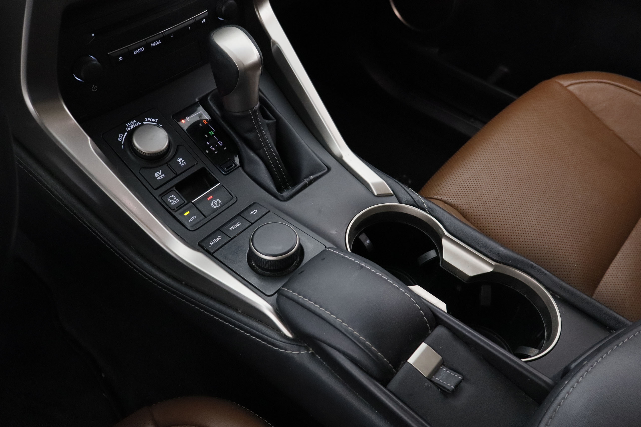 Lexus Nx 300h 2.5L HYBRID EXECUTIVE 4WD AUTO 197CV 5P # CUERO,NAVY,FAROS LED foto 19