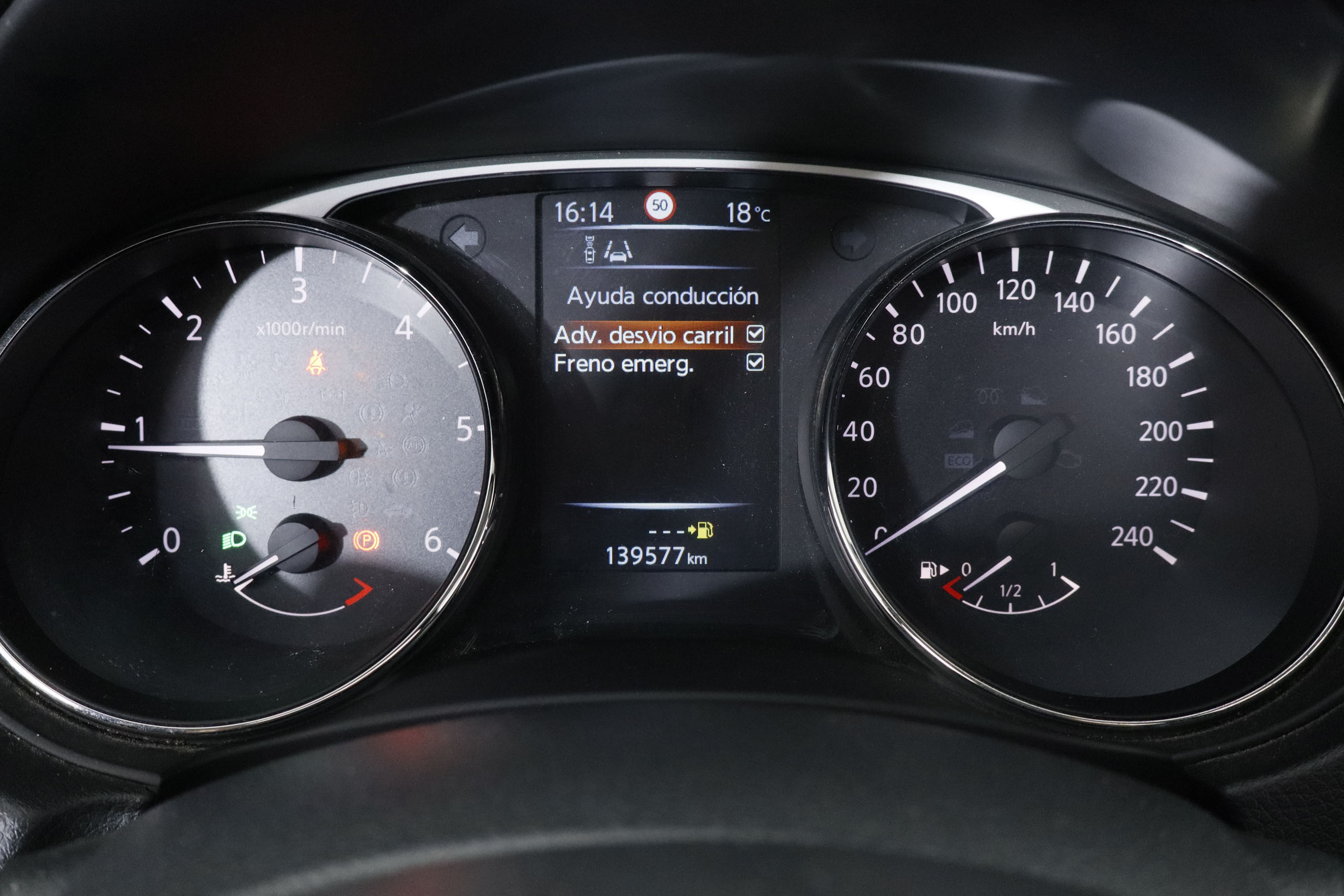 Nissan X-trail XTRAIL 1.6 DCI 130CV NCONNECTA 7 PLAZAS 5P # TECHO PANORAMICO ELE,NAVY,CAMAR 360 foto 21