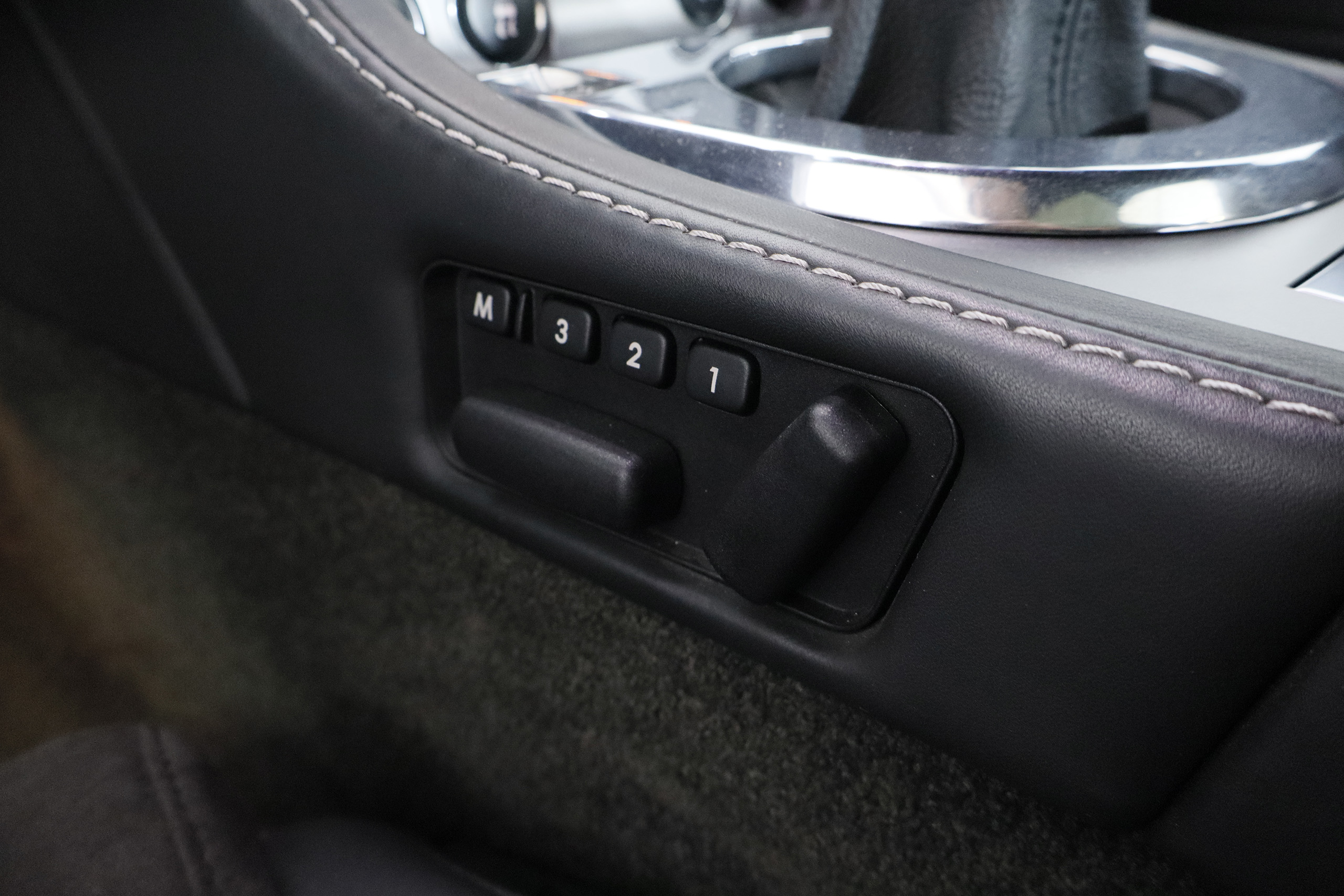 Aston Martin DBS DBS COUPE CASINO ROYALE MANUAL 6.0 V12 511CV 2P # NAVY, PARKTRONIC foto 19