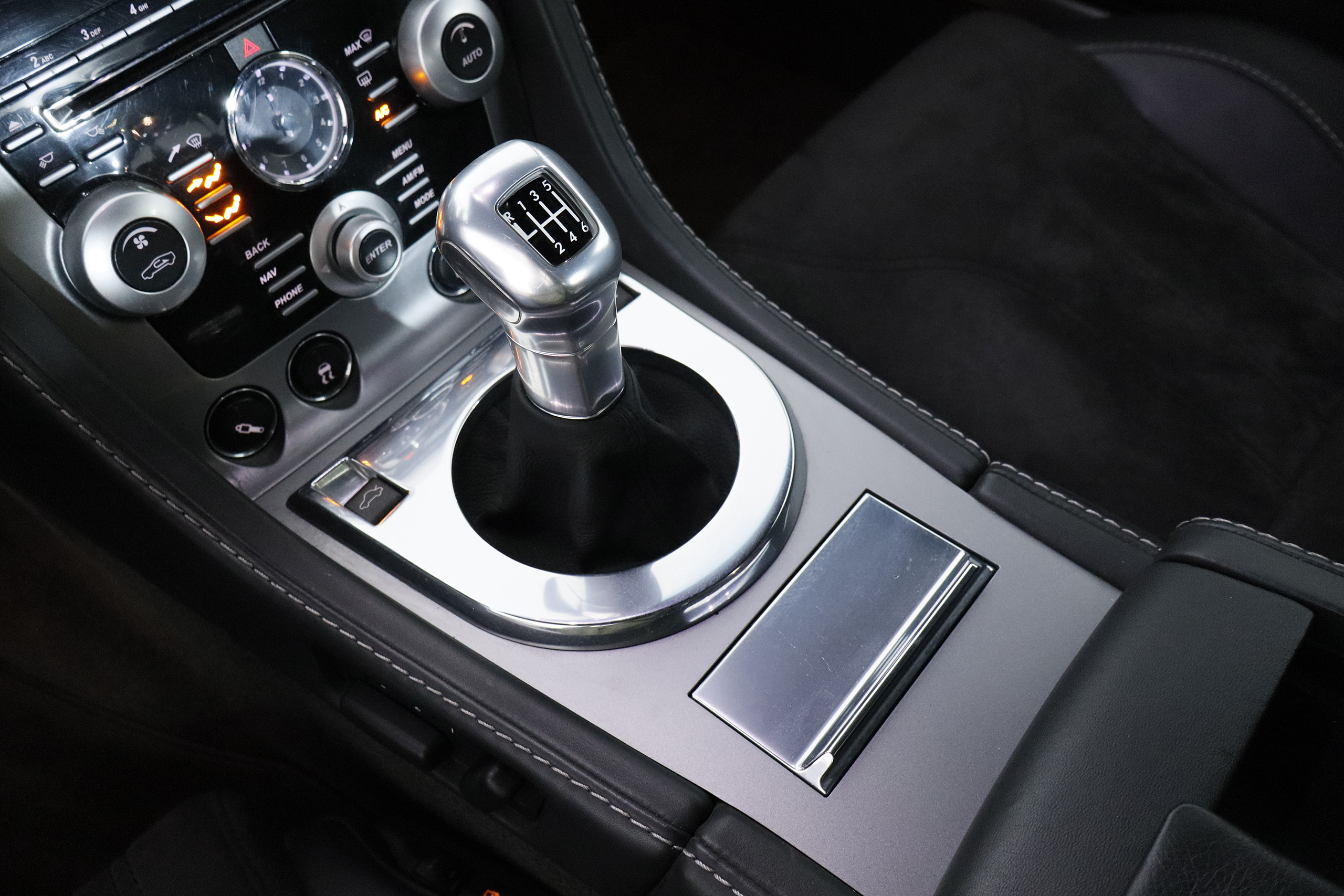 Aston Martin DBS DBS COUPE CASINO ROYALE MANUAL 6.0 V12 511CV 2P # NAVY, PARKTRONIC foto 15