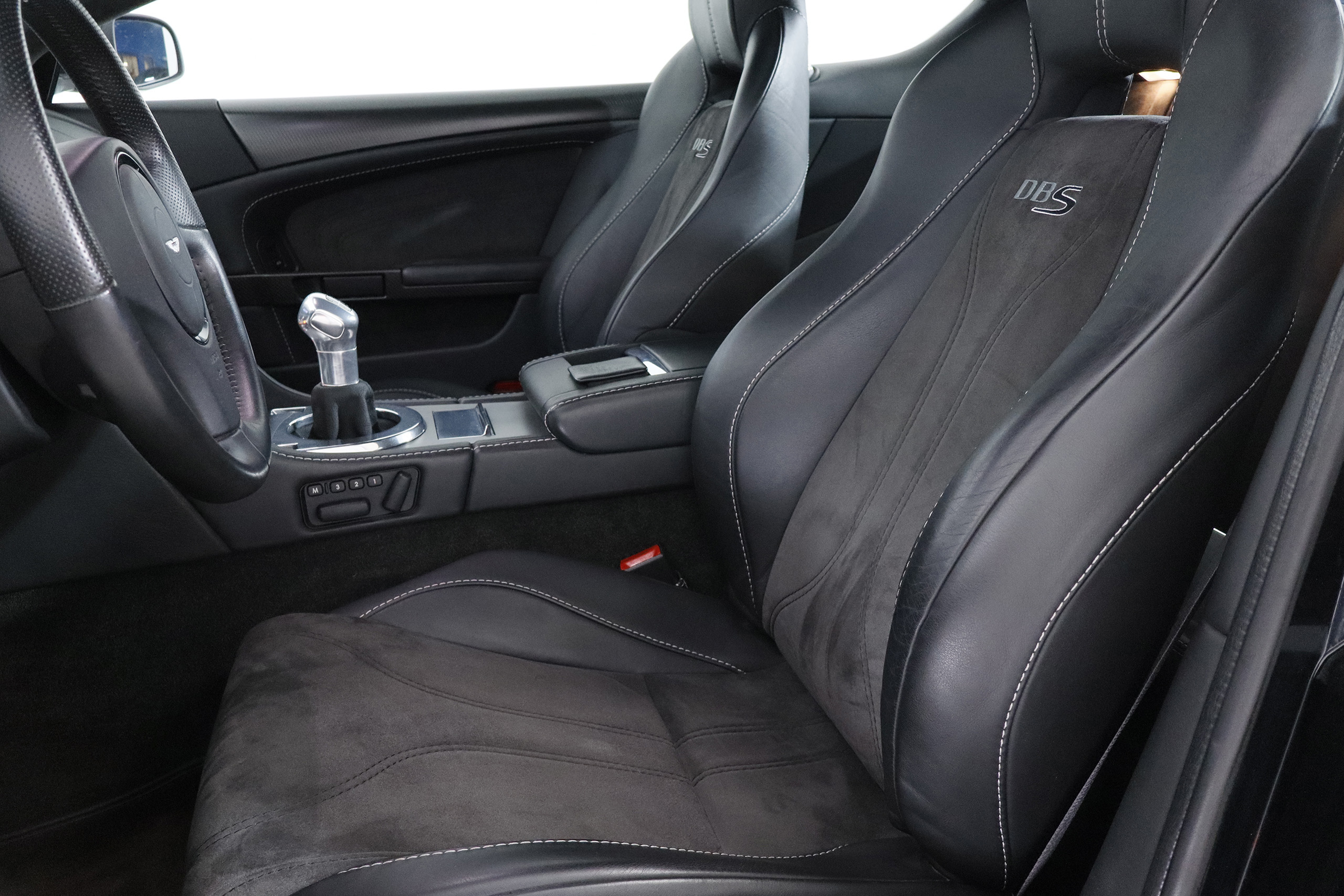 Aston Martin DBS DBS COUPE CASINO ROYALE MANUAL 6.0 V12 511CV 2P # NAVY, PARKTRONIC foto 20