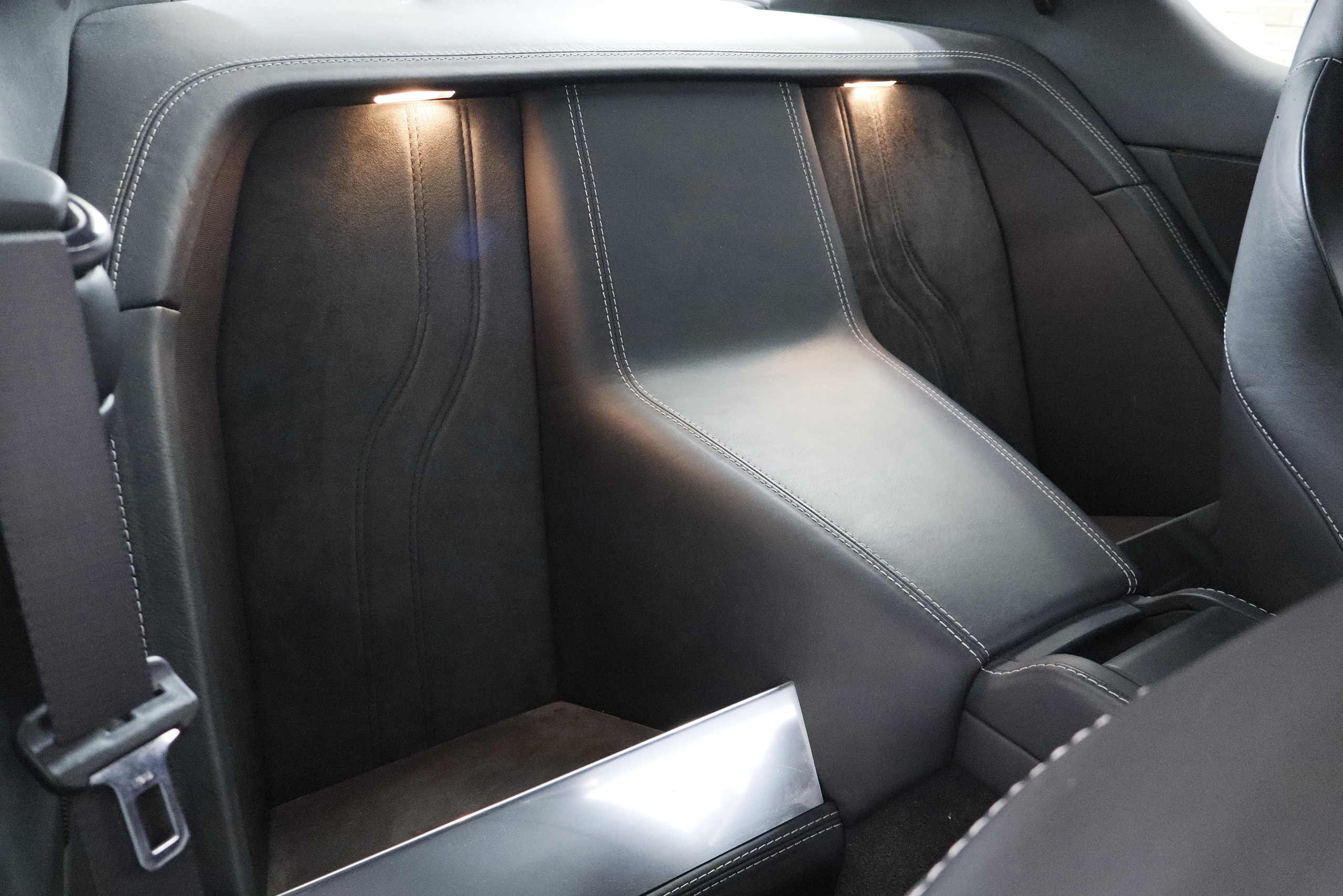 Aston Martin DBS DBS COUPE CASINO ROYALE MANUAL 6.0 V12 511CV 2P # NAVY, PARKTRONIC foto 23