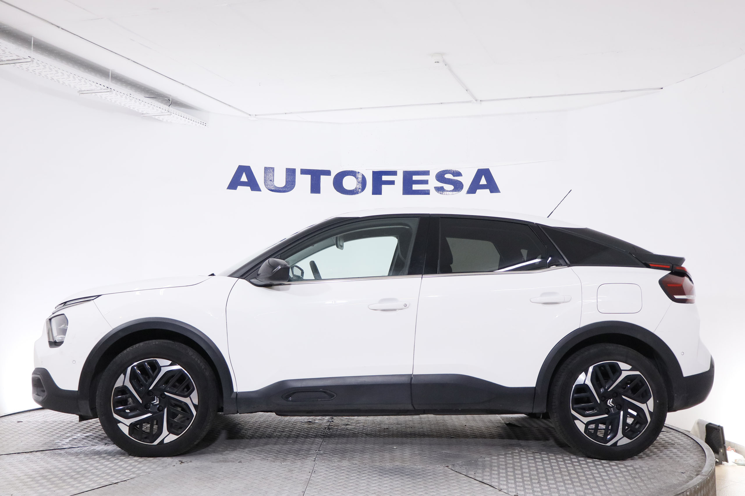 Citroen C4 1.2 PURETECH SHINE 130CV 5P # NAVY,FAROS LED,PARKTRONIC,CAMARA TRASERA,HEAD UP DISPLAY foto 5