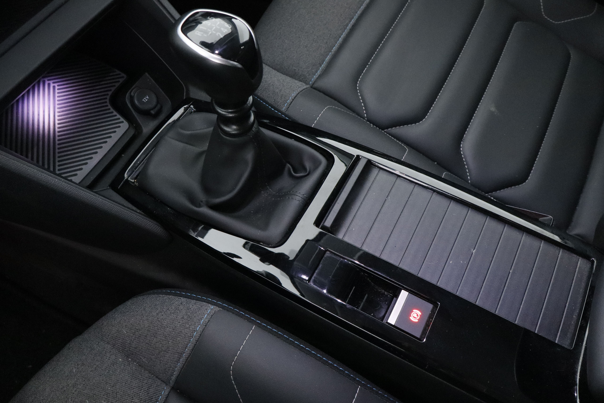 Citroen C4 1.2 PURETECH SHINE 130CV 5P # NAVY,FAROS LED,PARKTRONIC,CAMARA TRASERA,HEAD UP DISPLAY foto 21