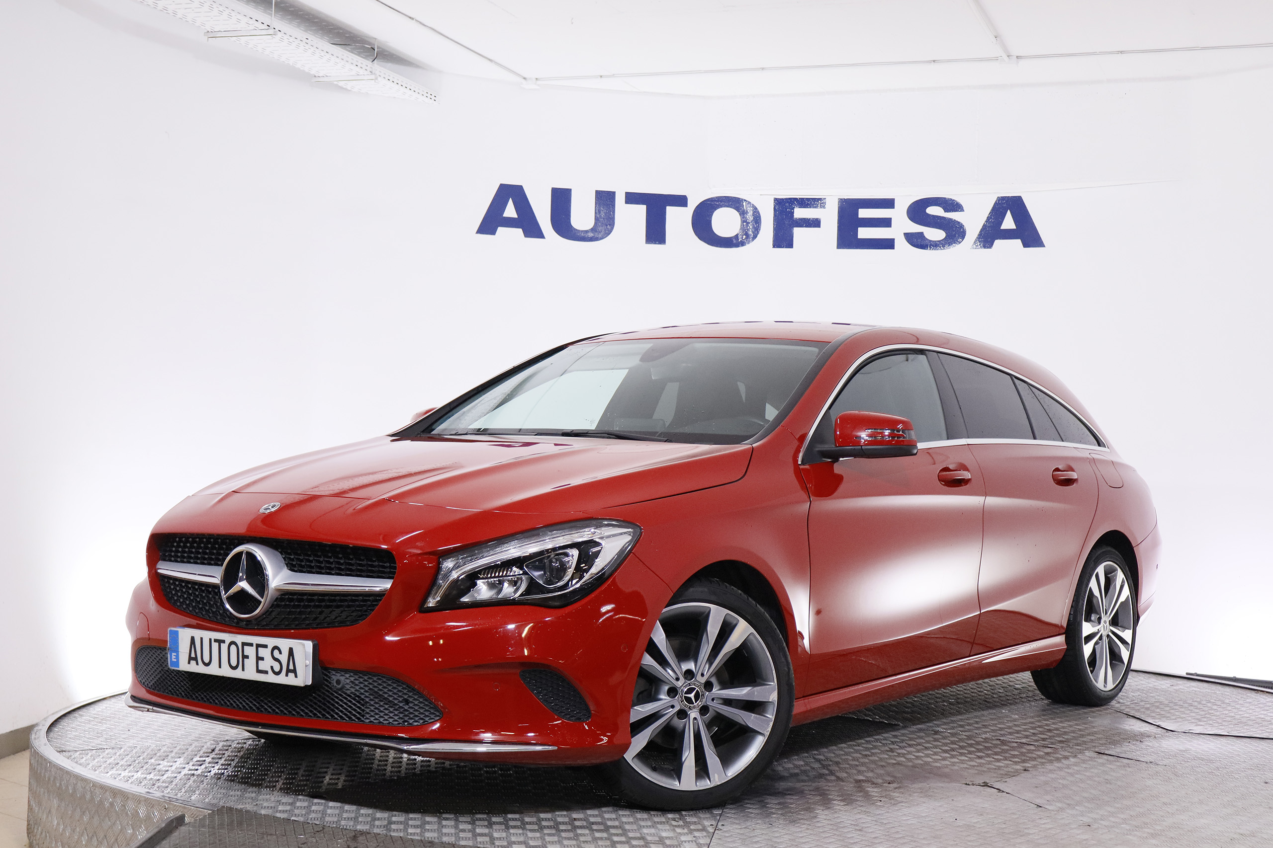 Mercedes-benz Cla 200 CLASE CLA 200D URBAN SHOOTING BRAKE 7G-DCT 136CV AUTO 5P S/S # NAVY, FAROS LED, PARKTRONIC foto 1