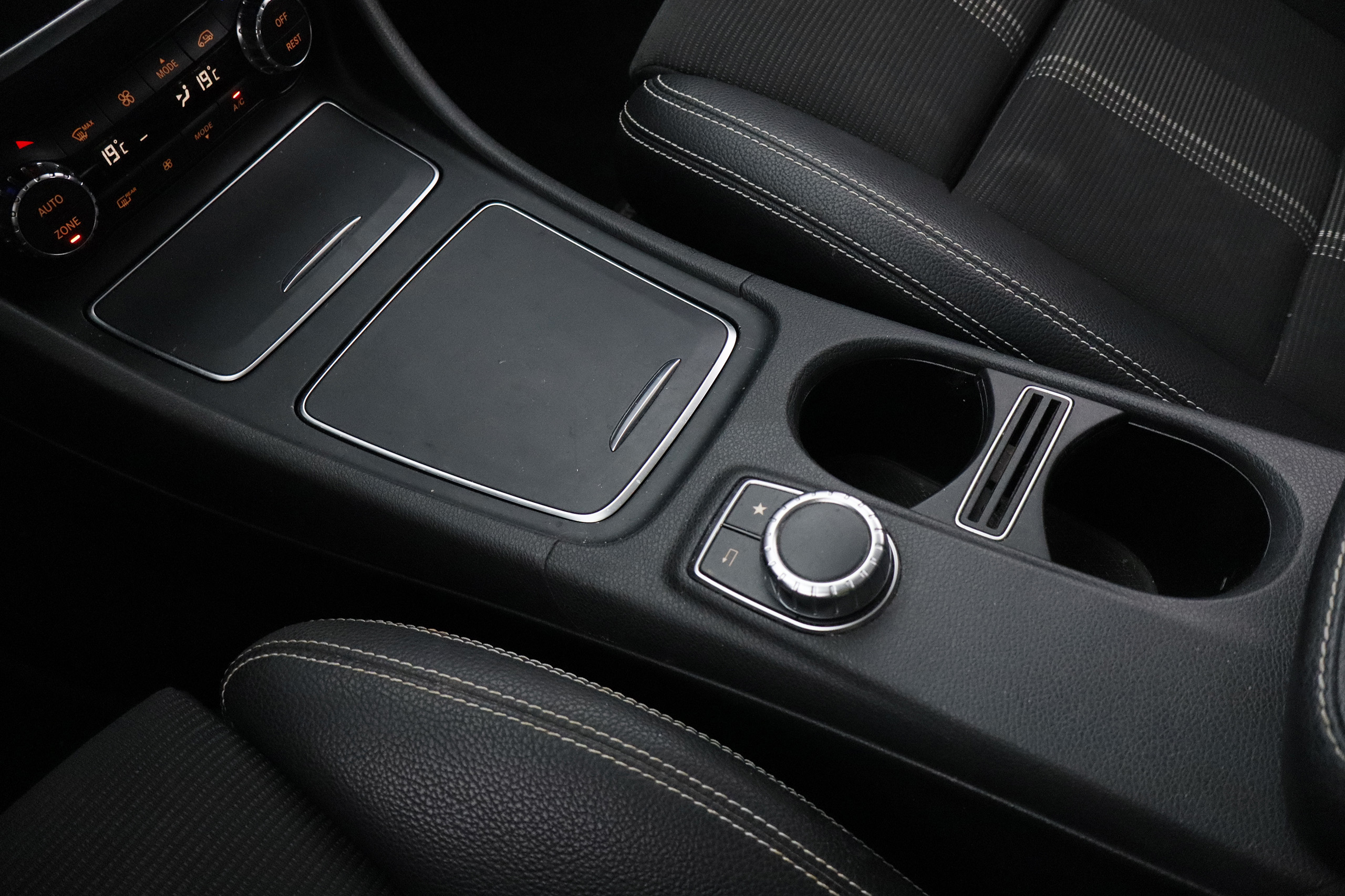 Mercedes-benz Cla 200 CLASE CLA 200D URBAN SHOOTING BRAKE 7G-DCT 136CV AUTO 5P S/S # NAVY, FAROS LED, PARKTRONIC foto 19