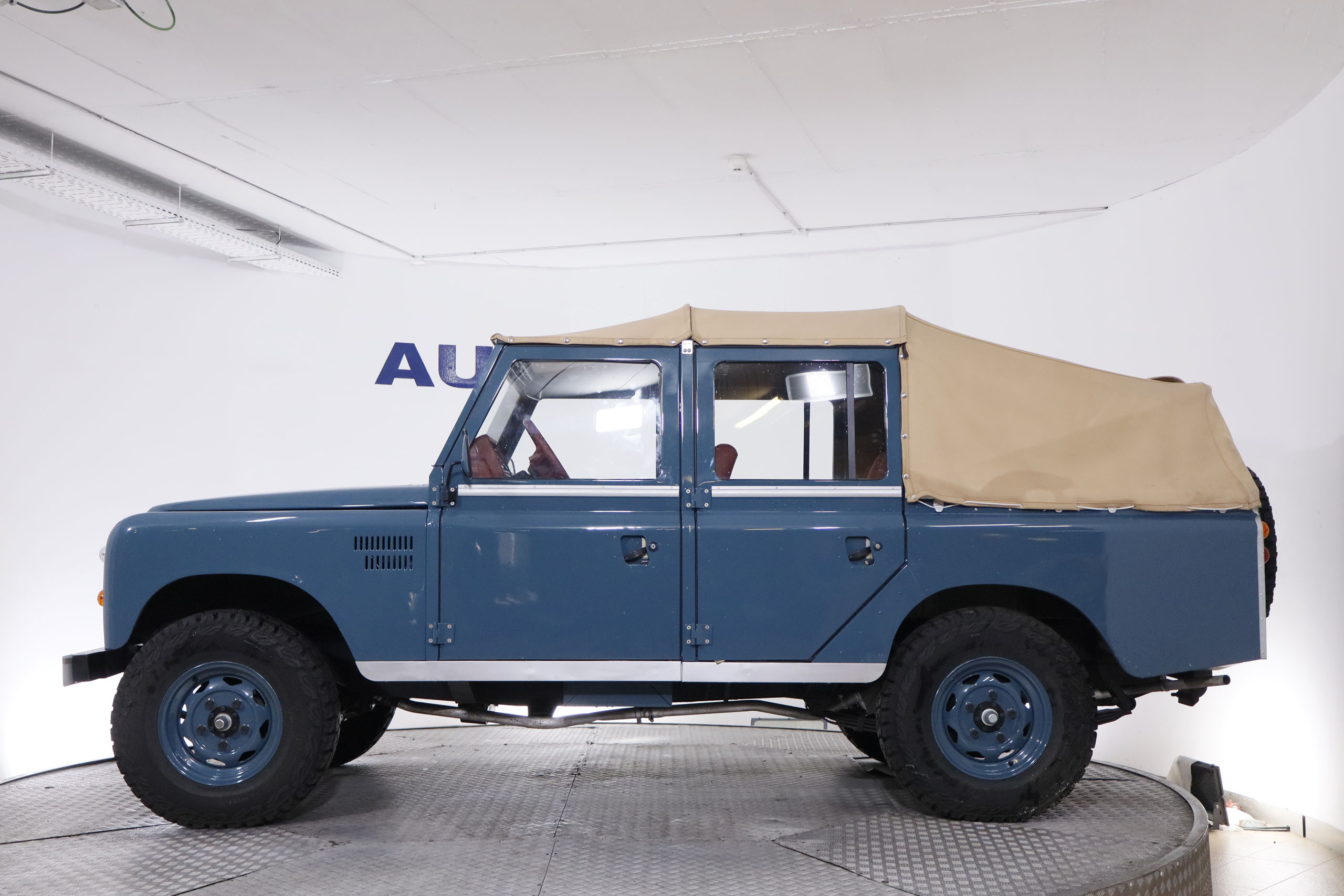 Land Rover Defender DEFENDER SANTANA 109 DIESEL 61CV 9 PLAZAS 4x4 4P RECIEN RESTAURADO # CUERO foto 19