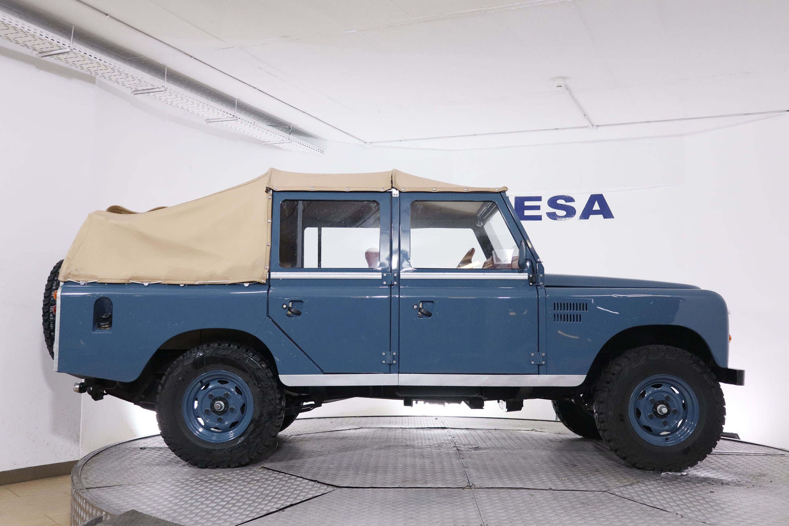 Land Rover Defender DEFENDER SANTANA 109 DIESEL 61CV 9 PLAZAS 4x4 4P RECIEN RESTAURADO # CUERO foto 11