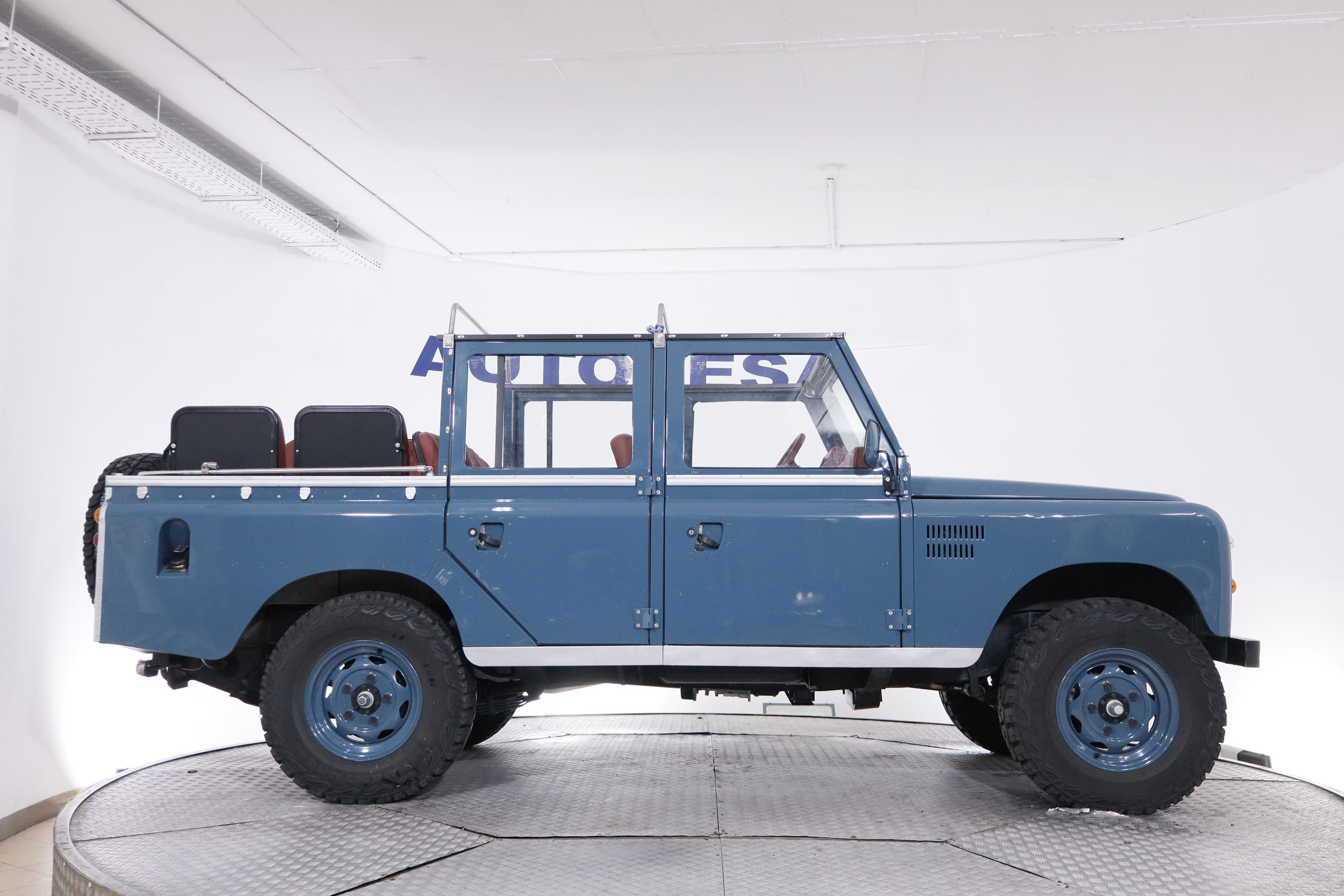 Land Rover Defender DEFENDER SANTANA 109 DIESEL 61CV 9 PLAZAS 4x4 4P RECIEN RESTAURADO # CUERO foto 9