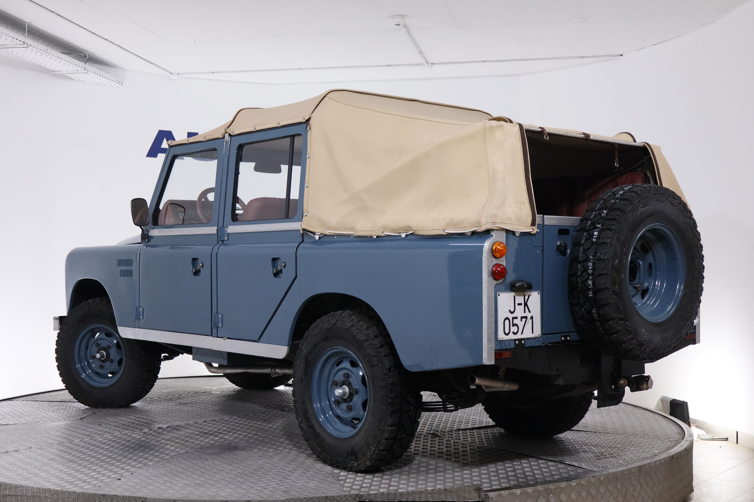 Land Rover Defender DEFENDER SANTANA 109 DIESEL 61CV 9 PLAZAS 4x4 4P RECIEN RESTAURADO # CUERO foto 18