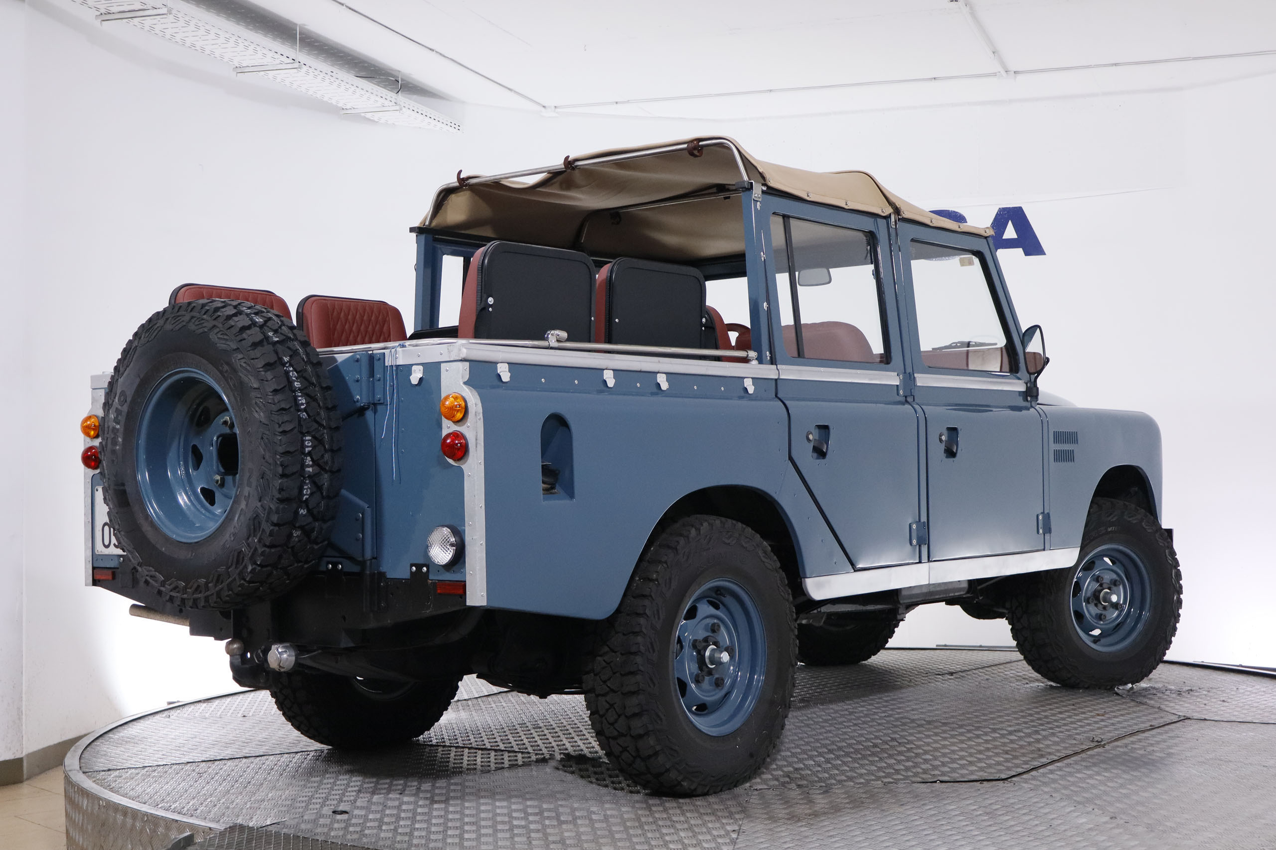 Land Rover Defender DEFENDER SANTANA 109 DIESEL 61CV 9 PLAZAS 4x4 4P RECIEN RESTAURADO # CUERO foto 14