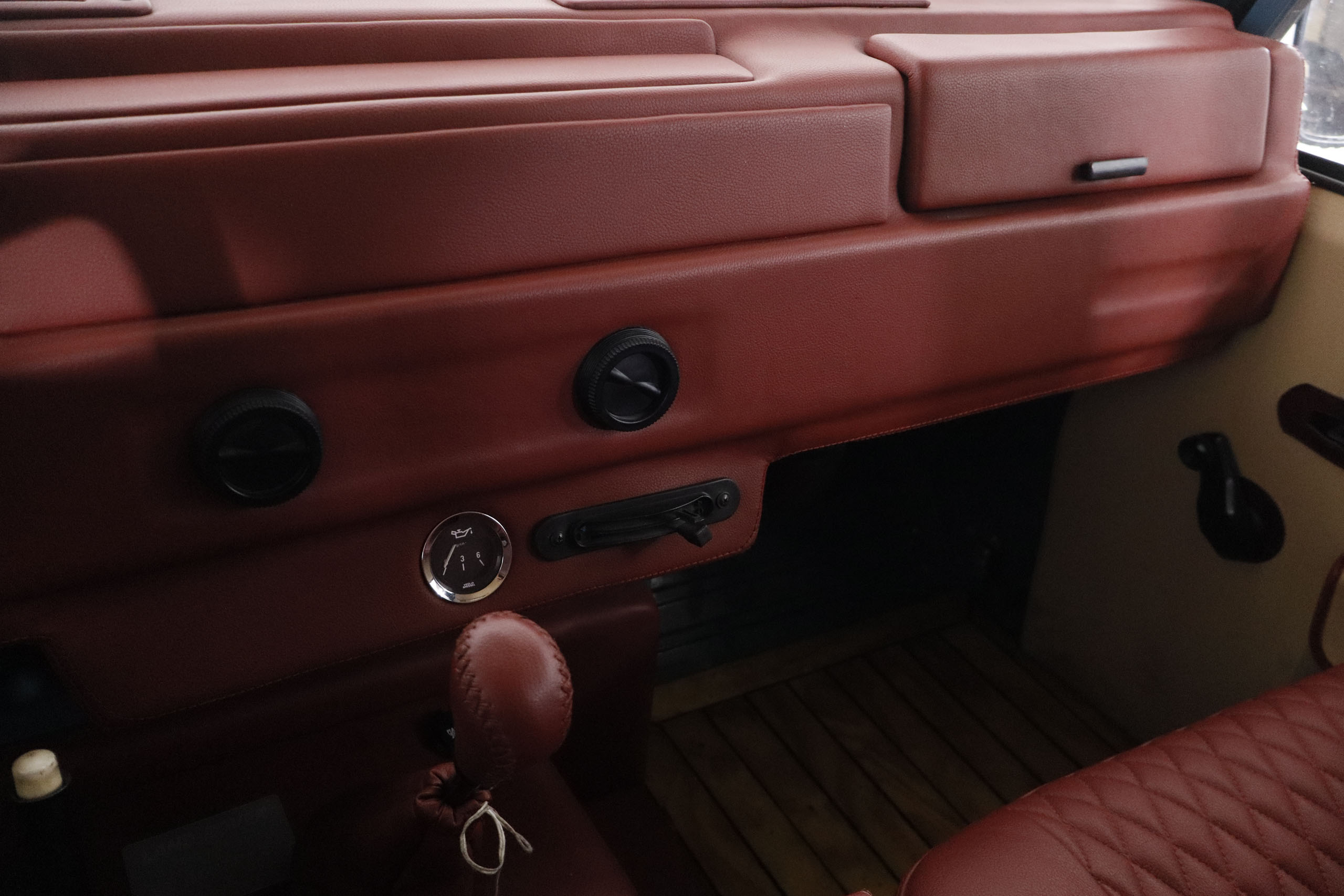 Land Rover Defender DEFENDER SANTANA 109 DIESEL 61CV 9 PLAZAS 4x4 4P RECIEN RESTAURADO # CUERO foto 24