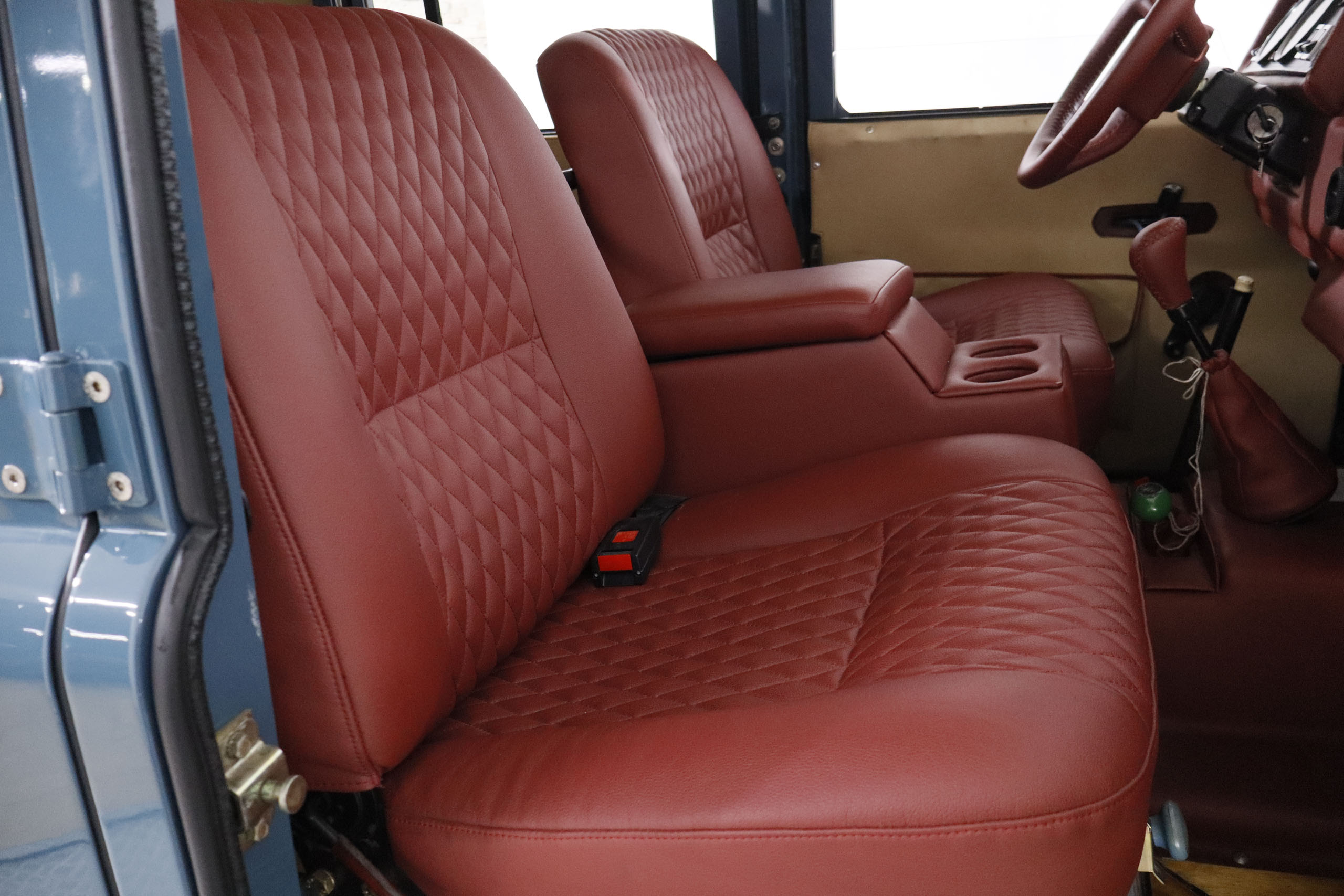 Land Rover Defender DEFENDER SANTANA 109 DIESEL 61CV 9 PLAZAS 4x4 4P RECIEN RESTAURADO # CUERO foto 28