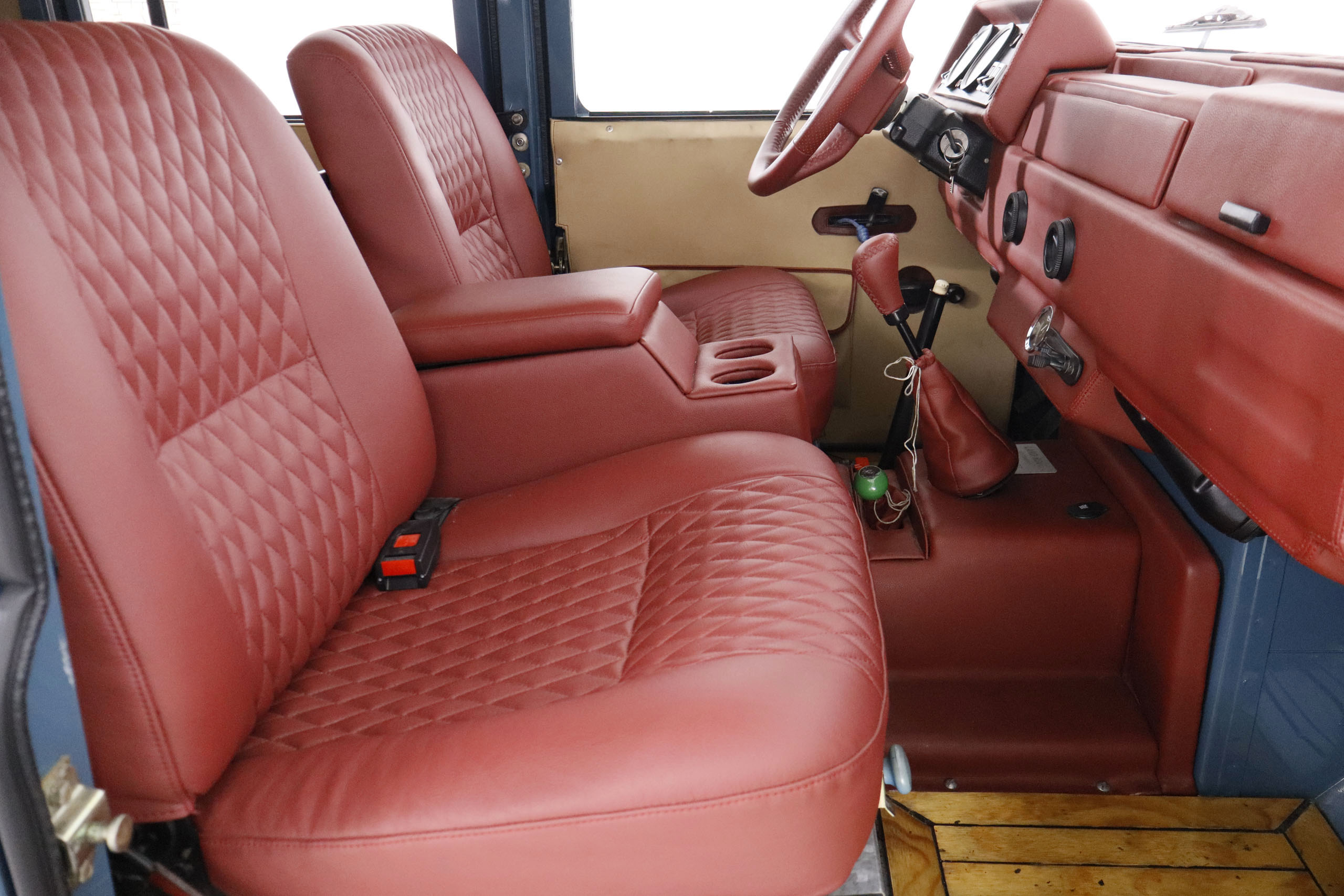 Land Rover Defender DEFENDER SANTANA 109 DIESEL 61CV 9 PLAZAS 4x4 4P RECIEN RESTAURADO # CUERO foto 29