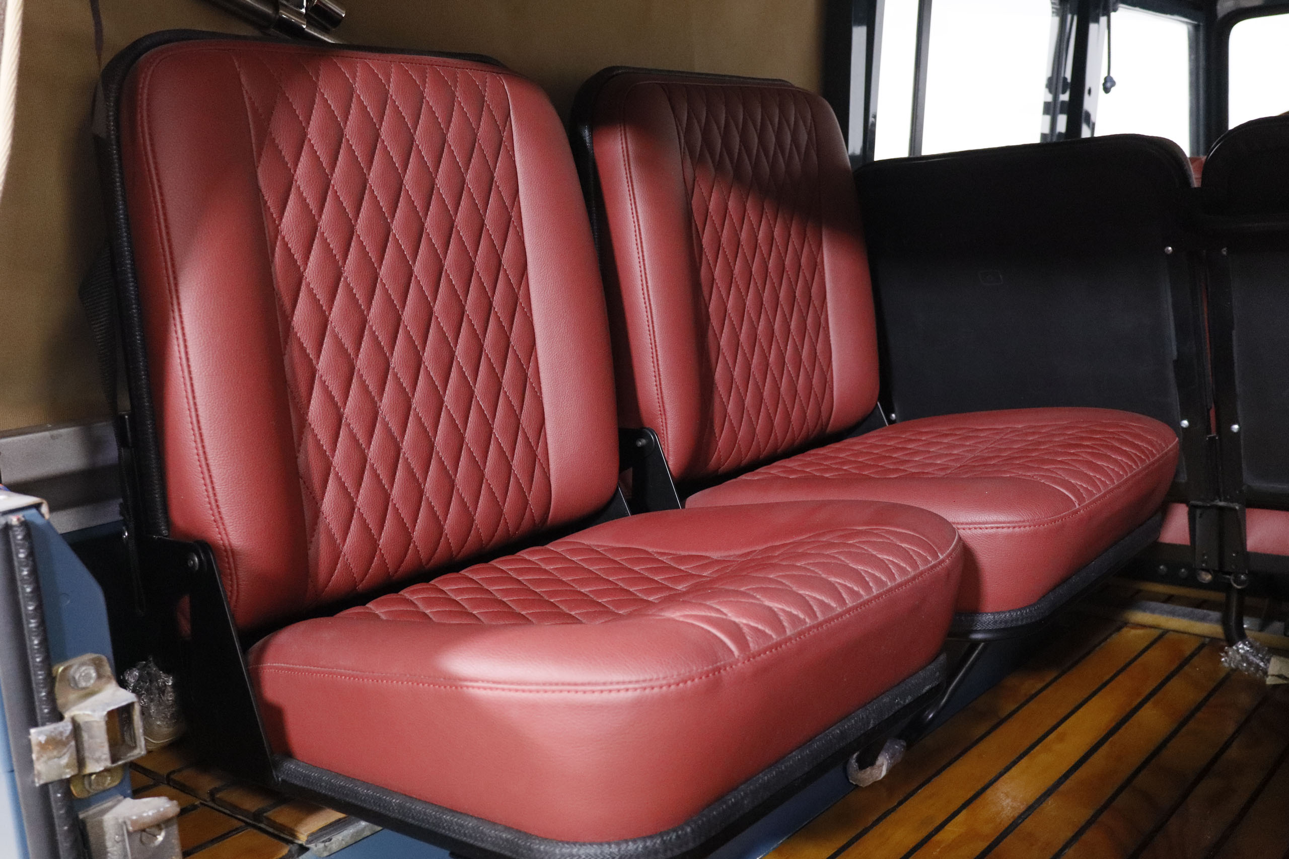 Land Rover Defender DEFENDER SANTANA 109 DIESEL 61CV 9 PLAZAS 4x4 4P RECIEN RESTAURADO # CUERO foto 33