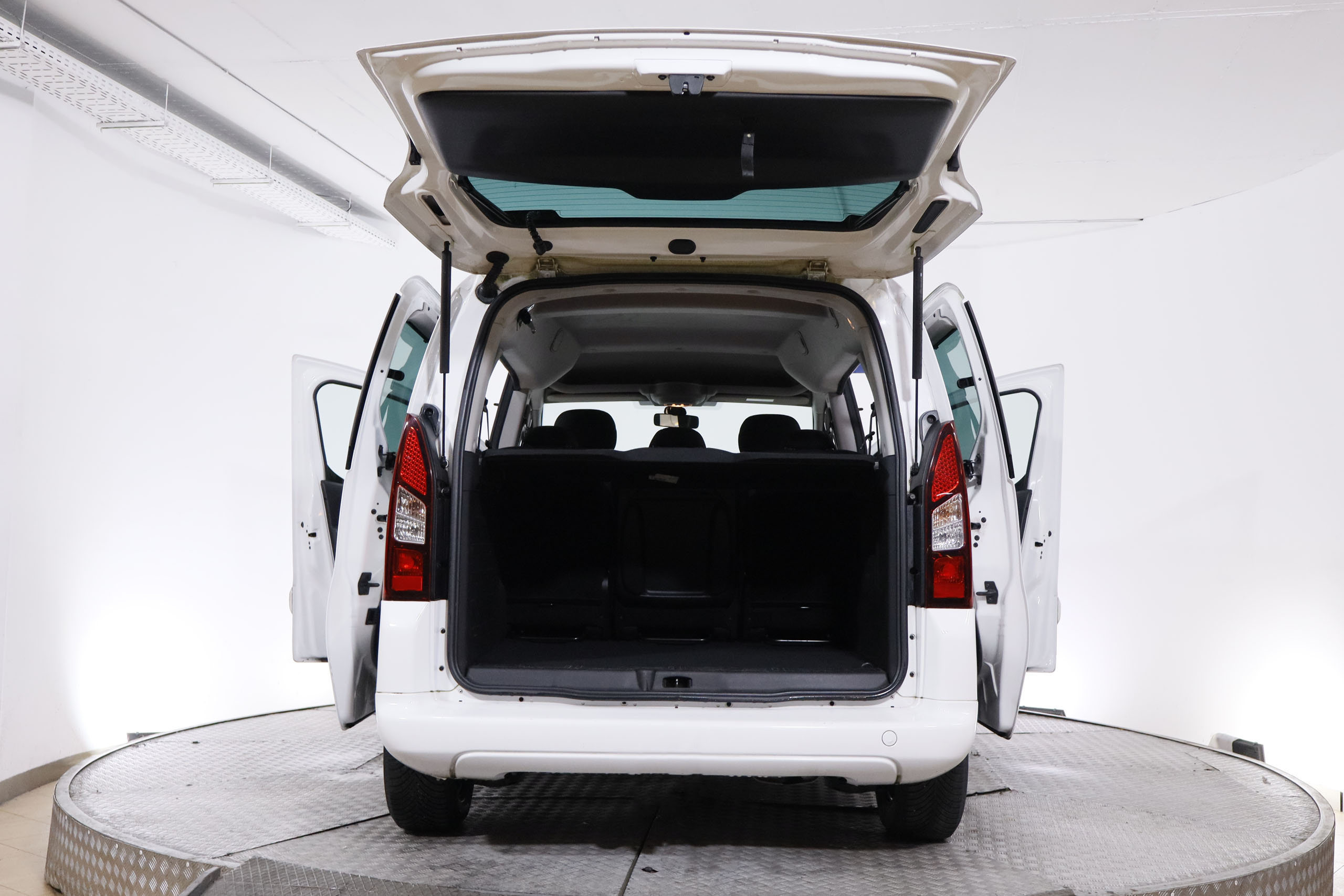 Peugeot Partner TEPEE 1.2 110CV STYLE 5P S/S # BLUETOOT, PARKTRONIC foto 13