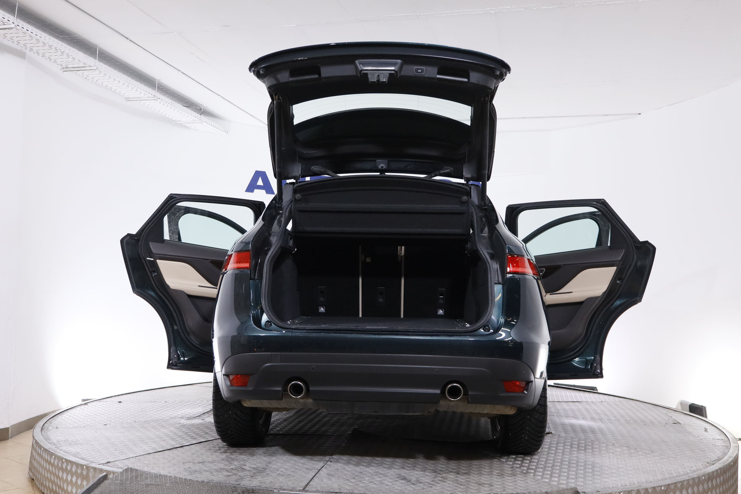 Jaguar F-pace 3.0D V6 300CV 4WD PORTFOLIO AUTO 5P S/S # TECHO ELE, NAVY, CUERO foto 13