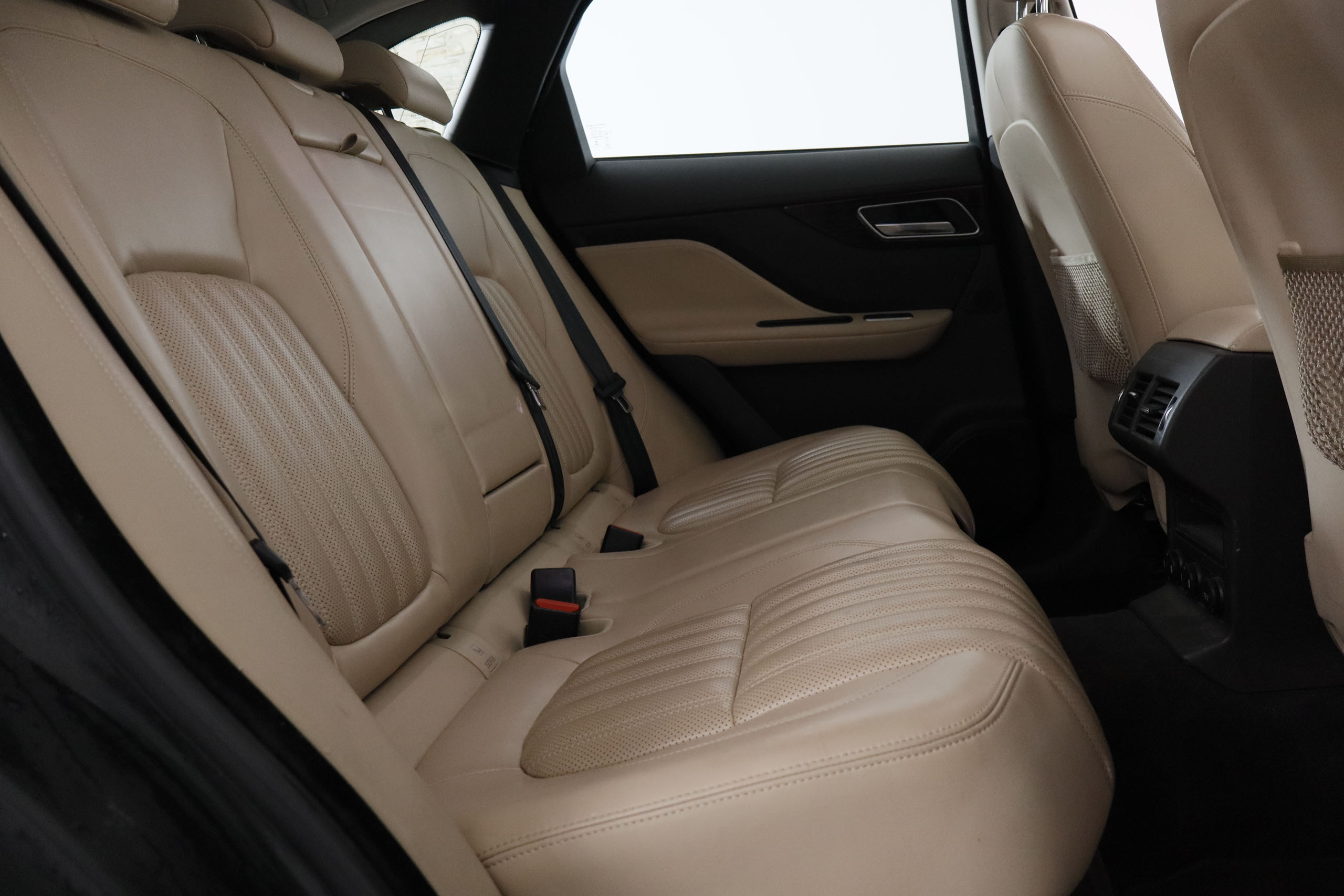 Jaguar F-pace 3.0D V6 300CV 4WD PORTFOLIO AUTO 5P S/S # TECHO ELE, NAVY, CUERO foto 25