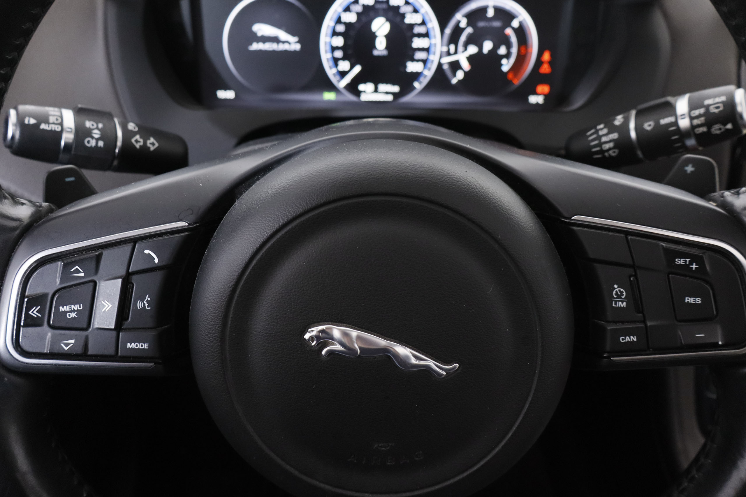 Jaguar F-pace 3.0D V6 300CV 4WD PORTFOLIO AUTO 5P S/S # TECHO ELE, NAVY, CUERO foto 18