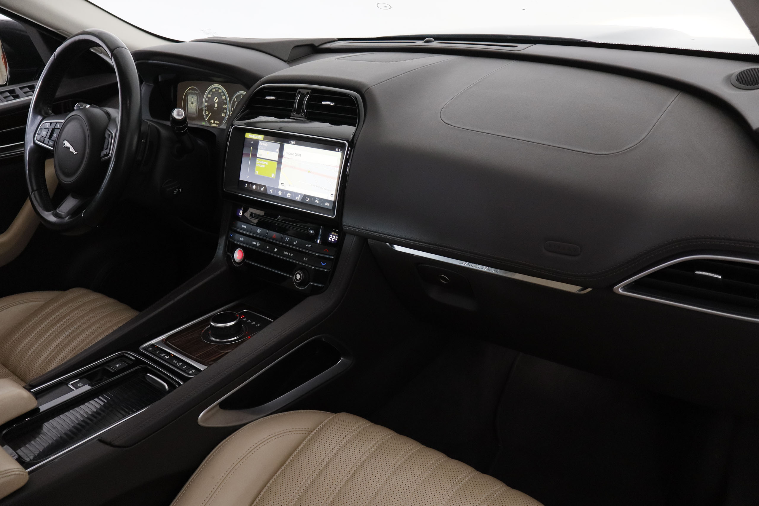 Jaguar F-pace 3.0D V6 300CV 4WD PORTFOLIO AUTO 5P S/S # TECHO ELE, NAVY, CUERO foto 17