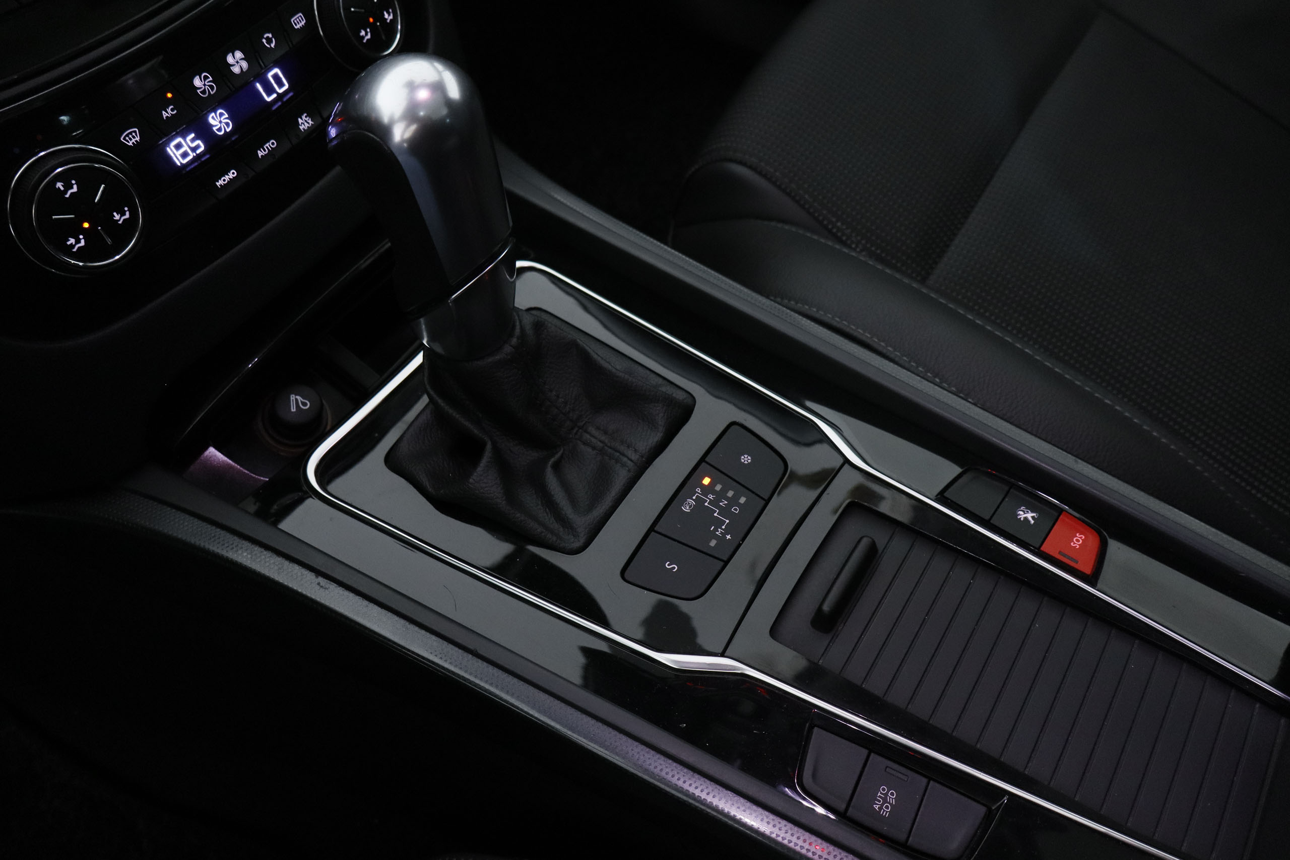 Peugeot 508 SW 2.0 HDI 180CV ALLURE AUTO 5P S/S # TECHO PANORAMICO, NAVY foto 19