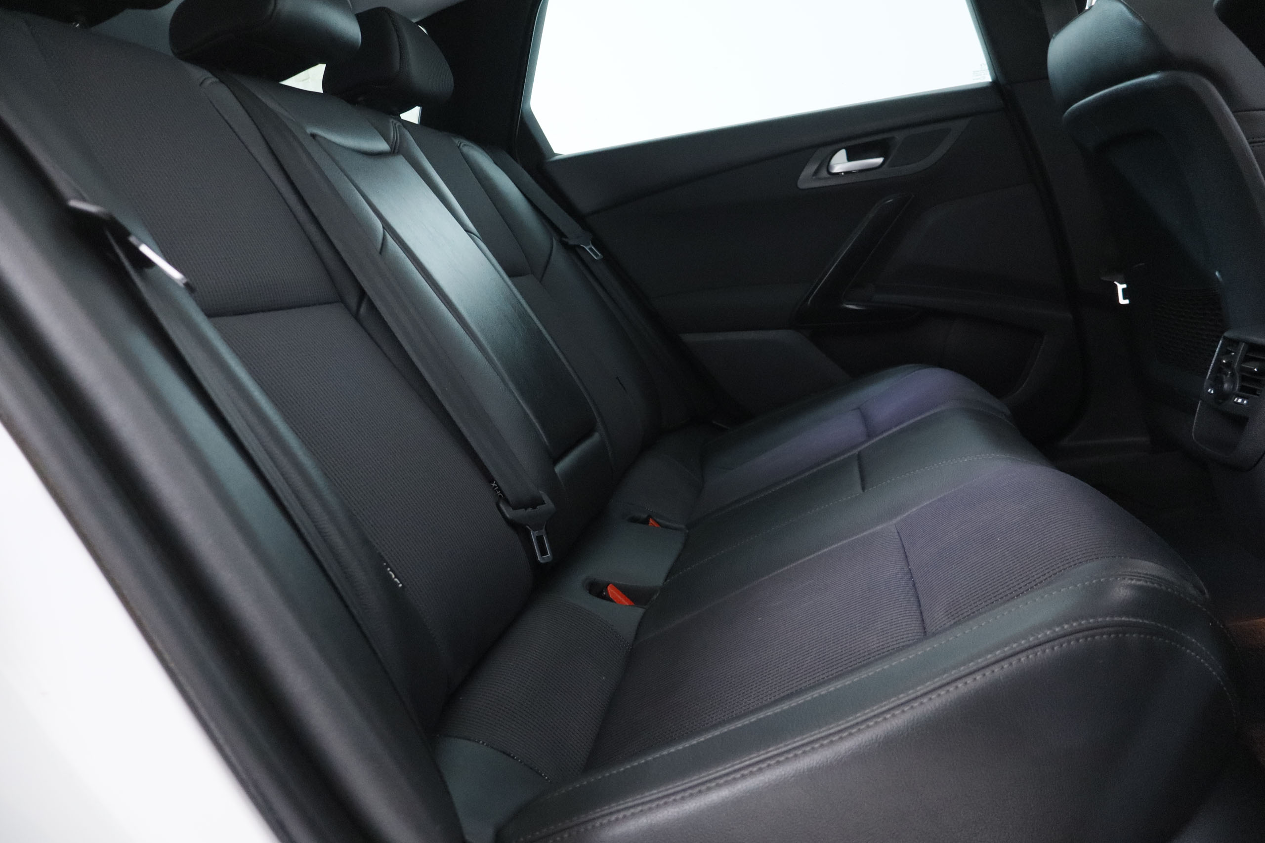 Peugeot 508 SW 2.0 HDI 180CV ALLURE AUTO 5P S/S # TECHO PANORAMICO, NAVY foto 24